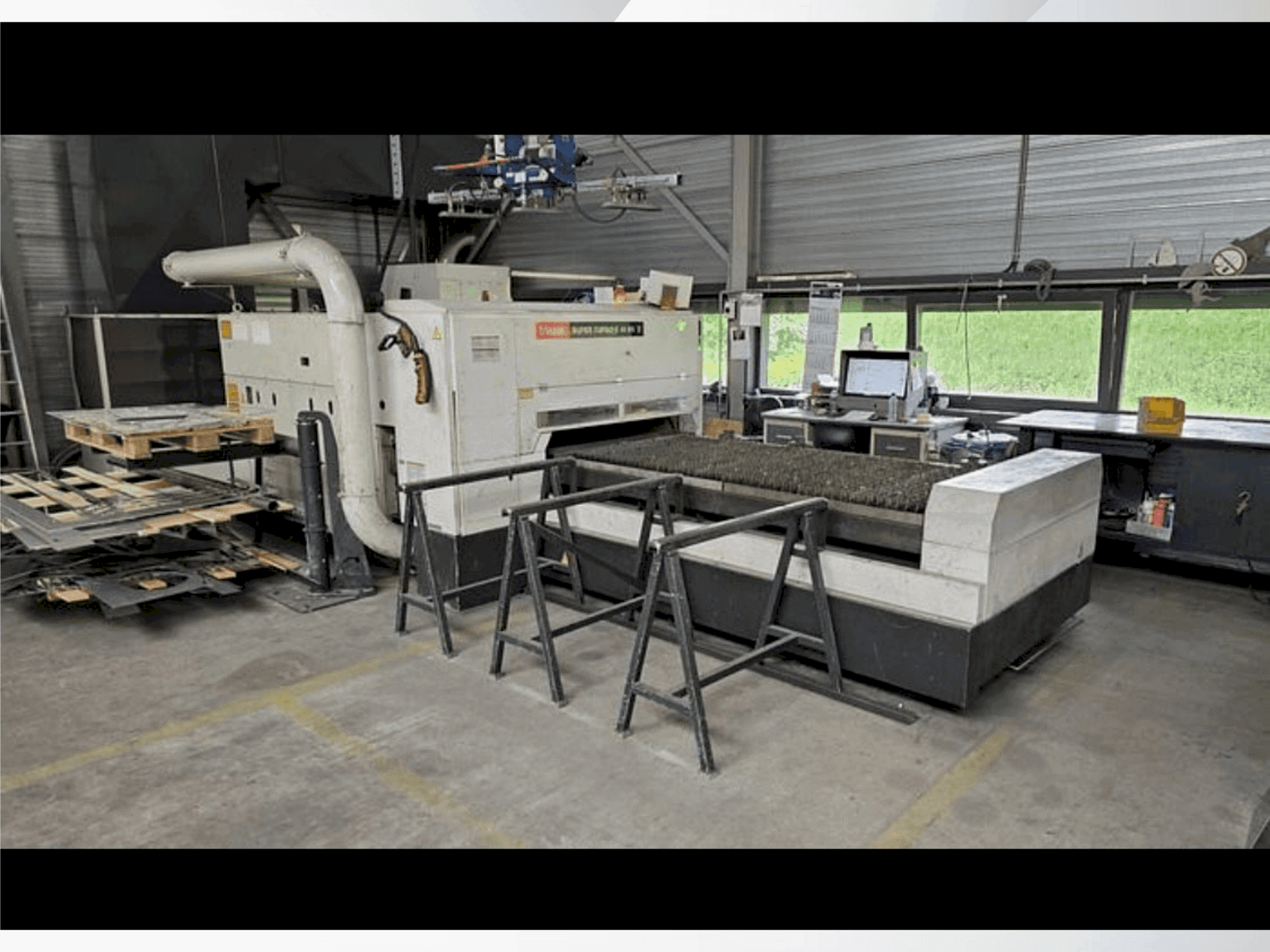 Mazak Super Turbo-X 48 MK II Mašinos vaizdas iš priekio