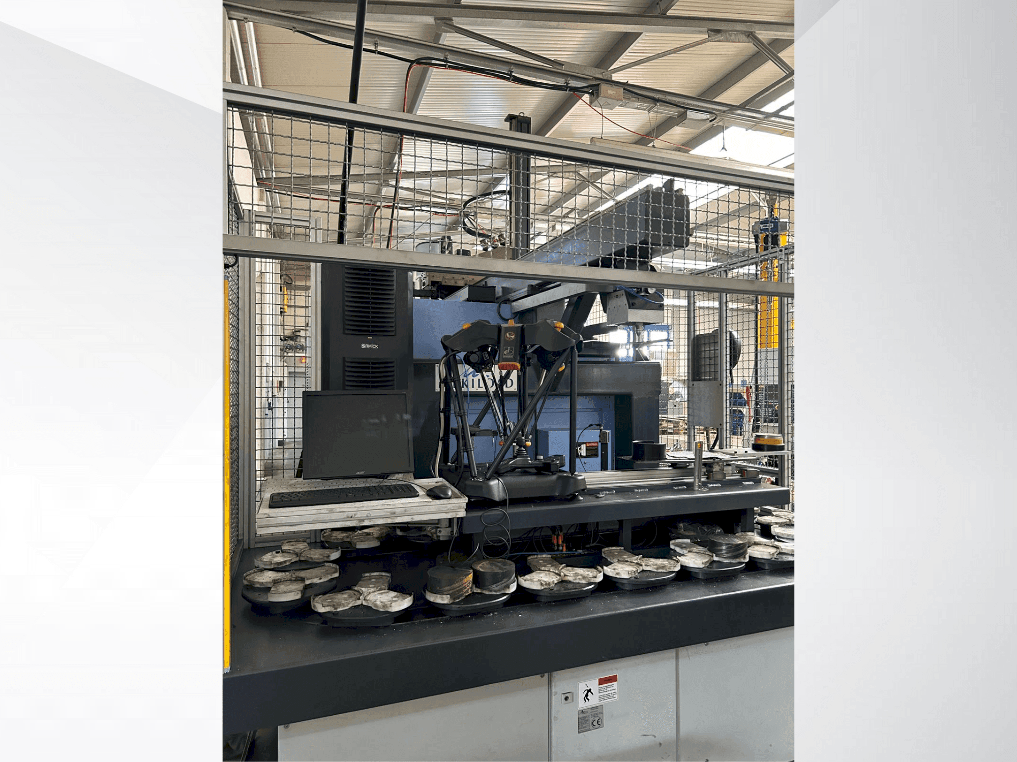 DOOSAN Puma 2600 SY II Mašinos vaizdas iš šono