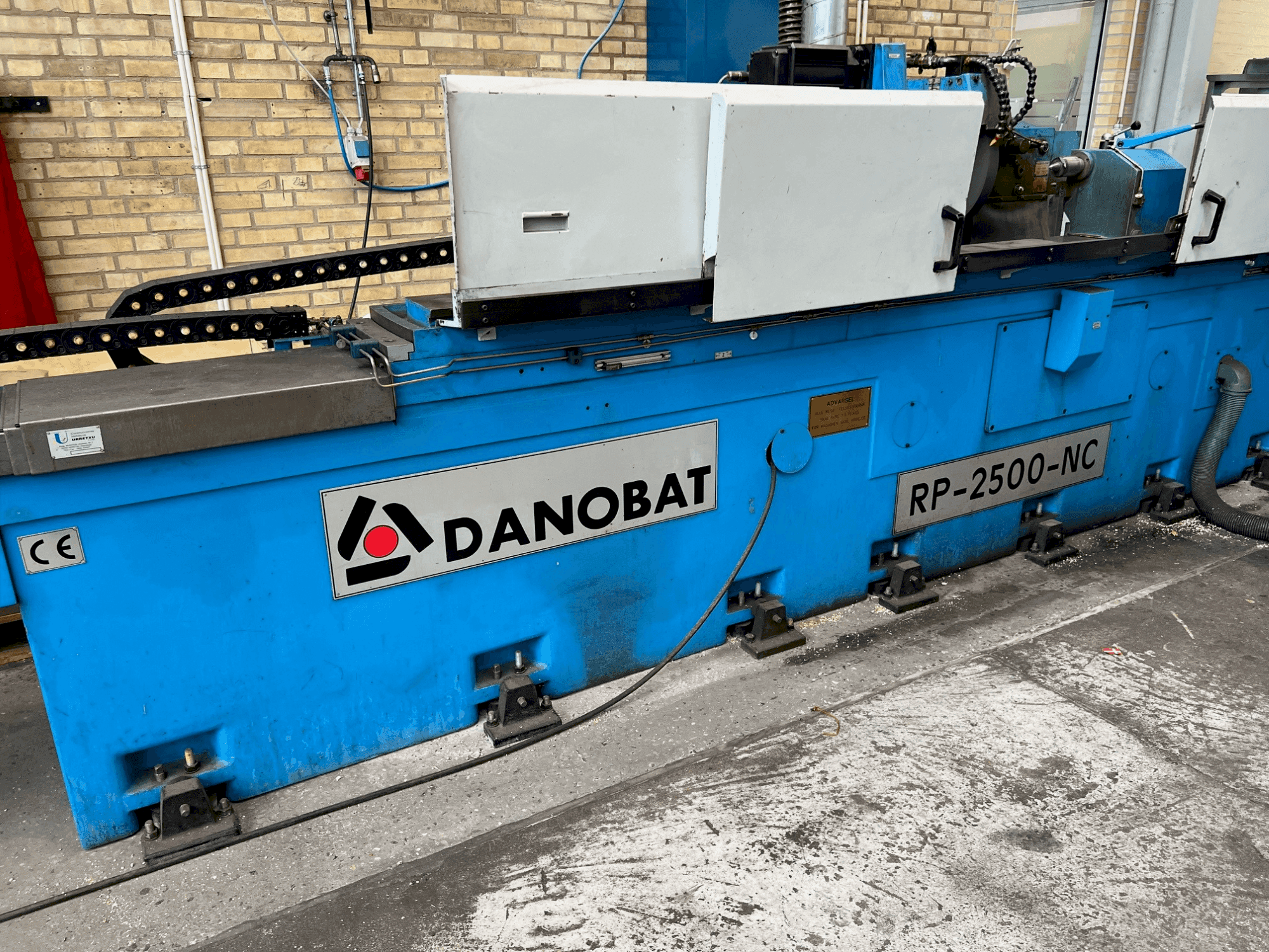 DANOBAT RP-2500-NC Mašinos vaizdas iš priekio