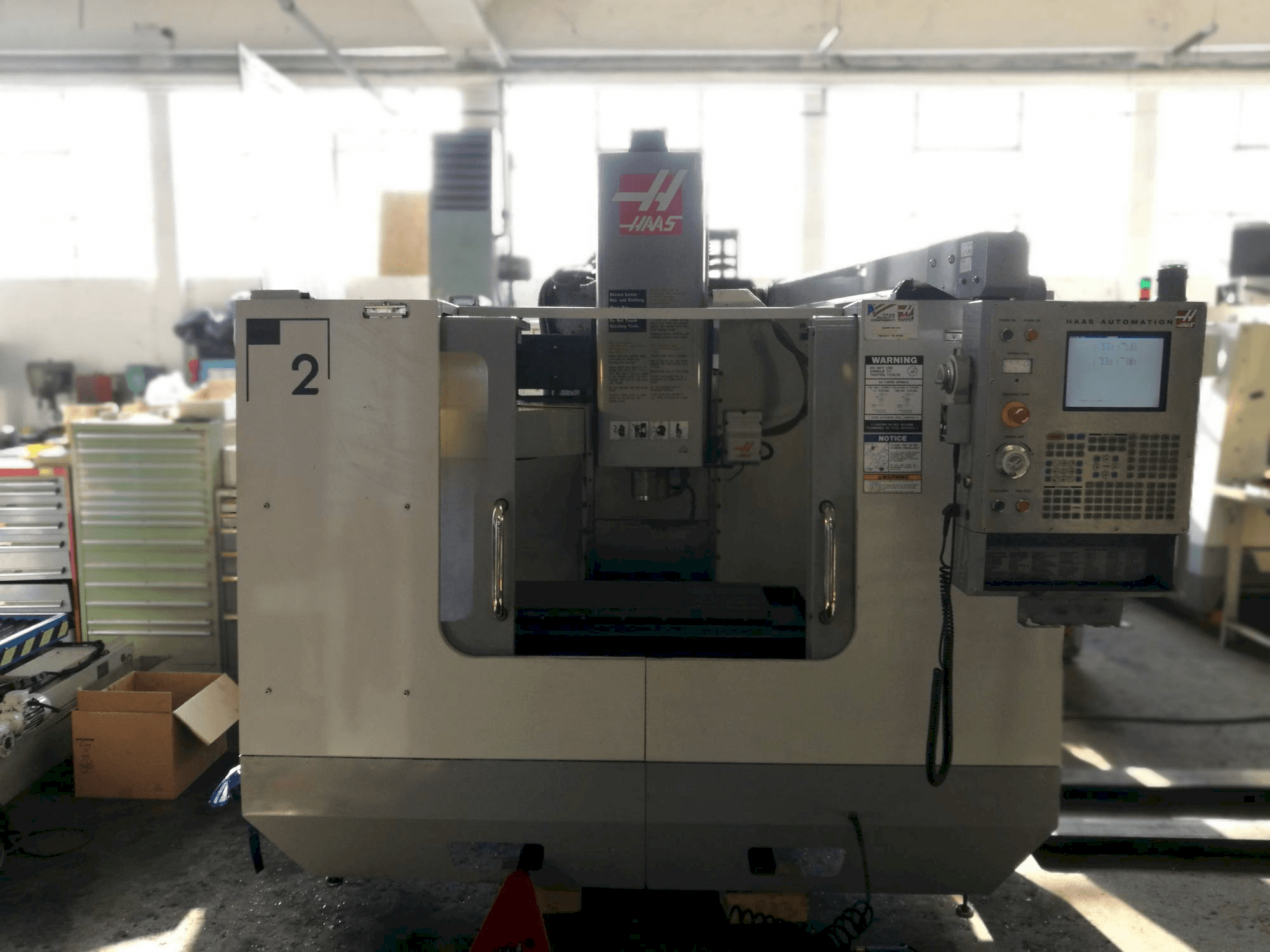 HAAS VF-2BHE Mašinos vaizdas iš priekio