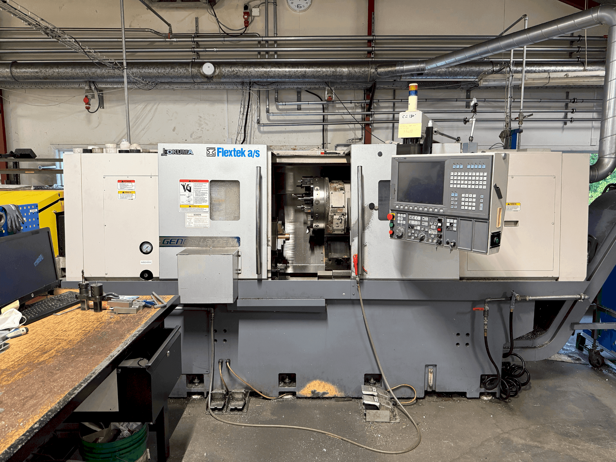 Okuma Genos L300E-M with FMB Turbo 8-80 Mašinos vaizdas iš priekio