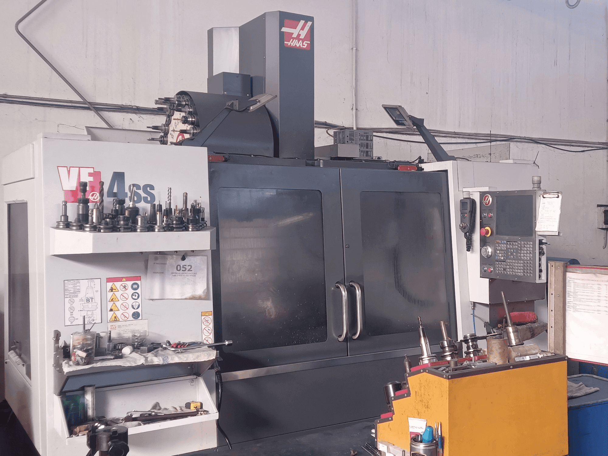 HAAS VF-4SS Mašinos vaizdas iš priekio