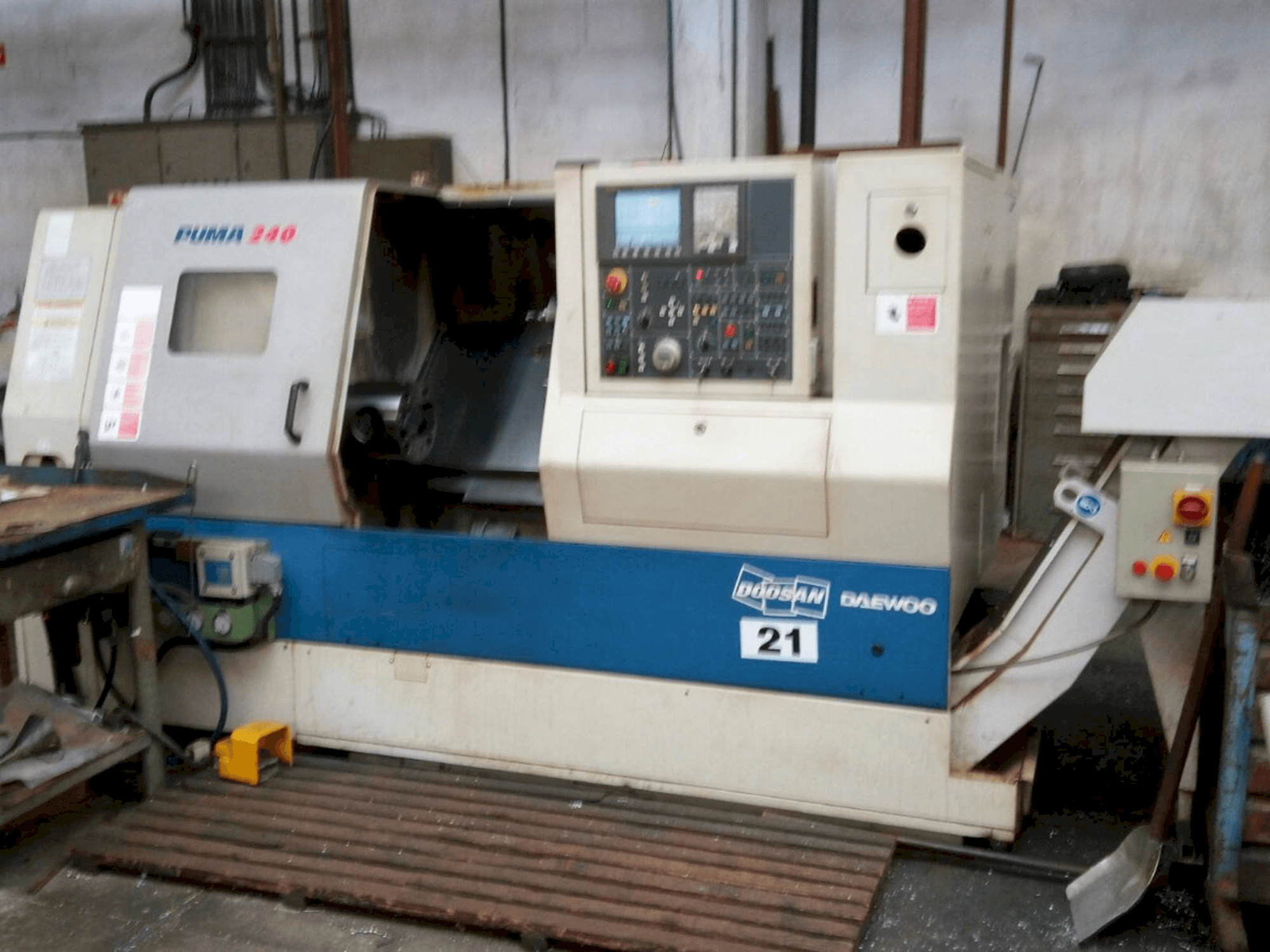 Doosan Puma 240B Mašinos vaizdas iš priekio
