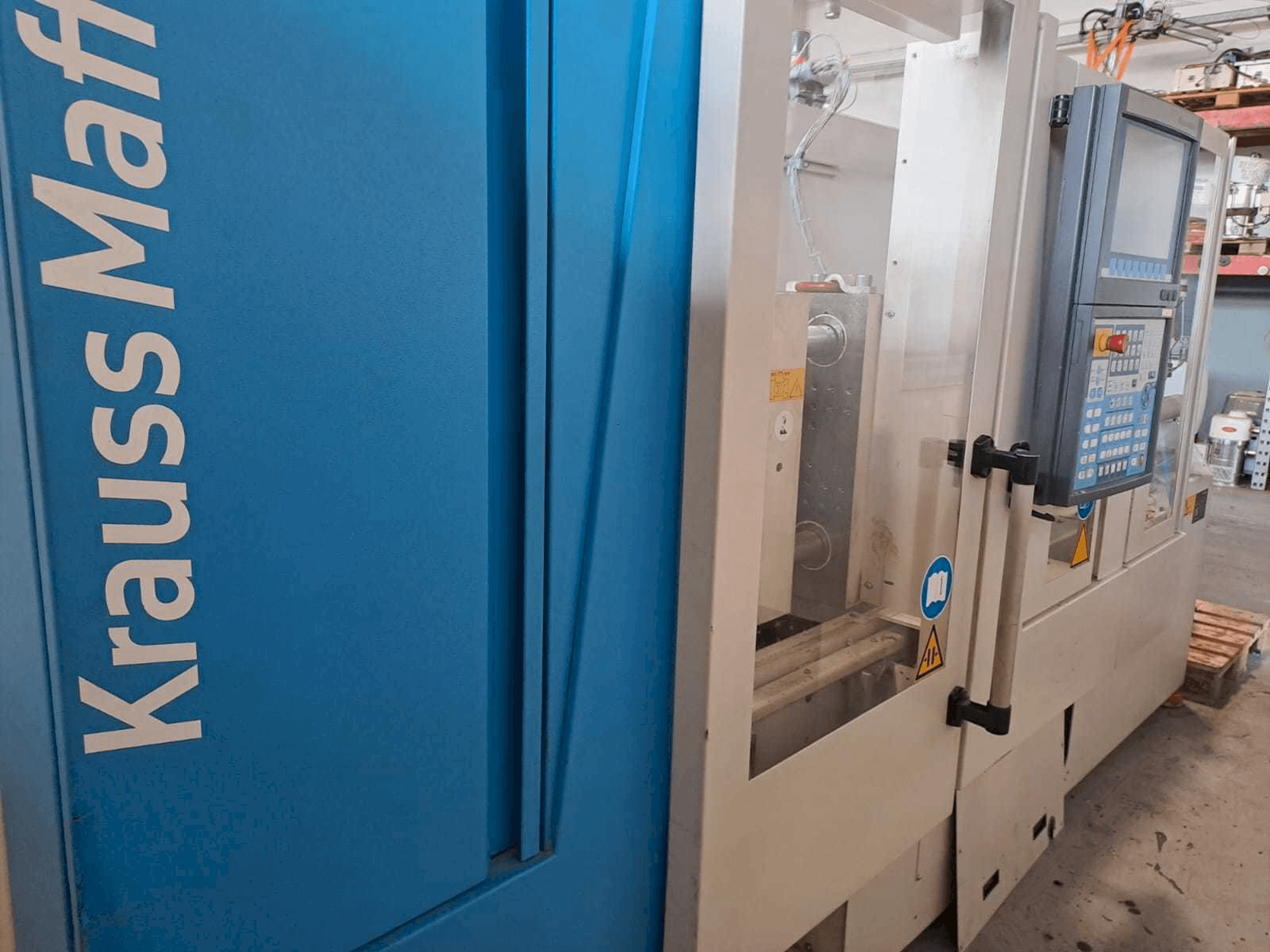 Krauss Maffei 35-180CX Mašinos vaizdas iš priekio