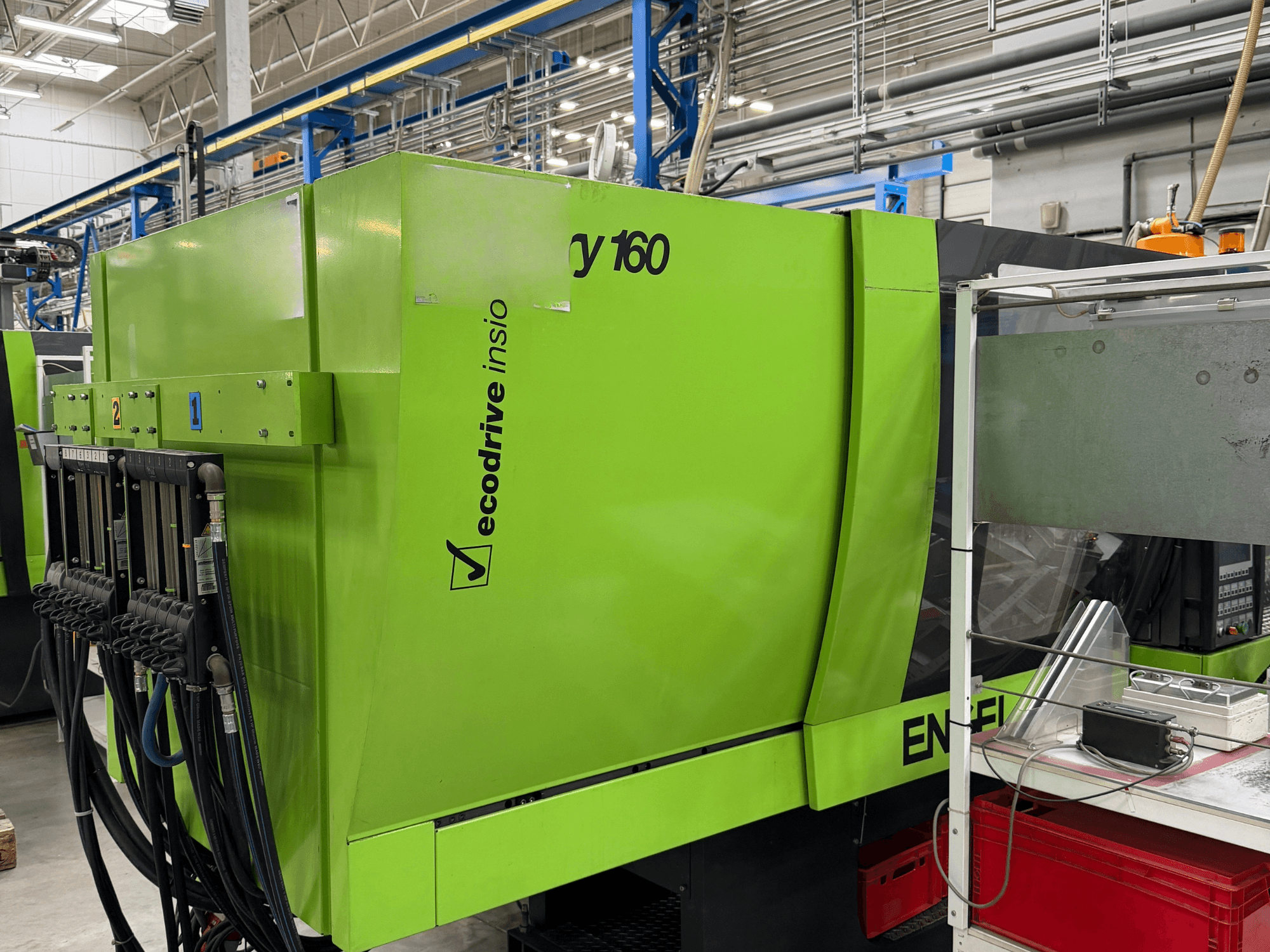 „Engel Victory 500/160 tech“ hidraulinė liejimo mašina, žalios spalvos, vaizdas iš šono, kuriame matomas valdymo pultas ir „Ecodrive“ funkcija.