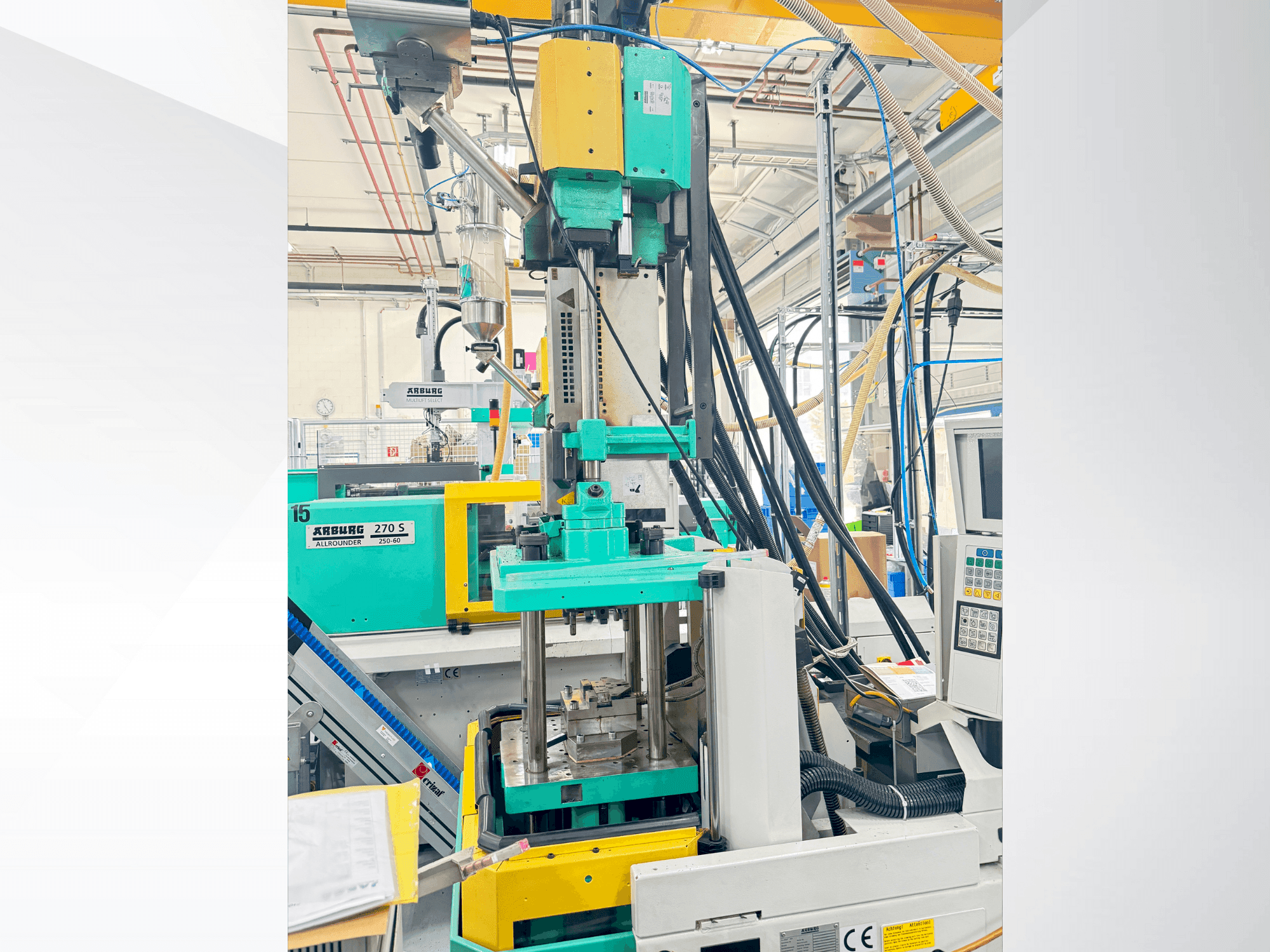 Arburg 220 S 150-60U Mašinos vaizdas iš priekio