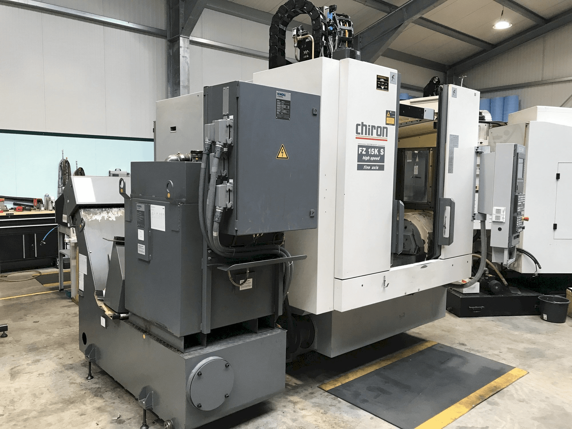 CHIRON FZ15 KS Mašinos vaizdas iš priekio