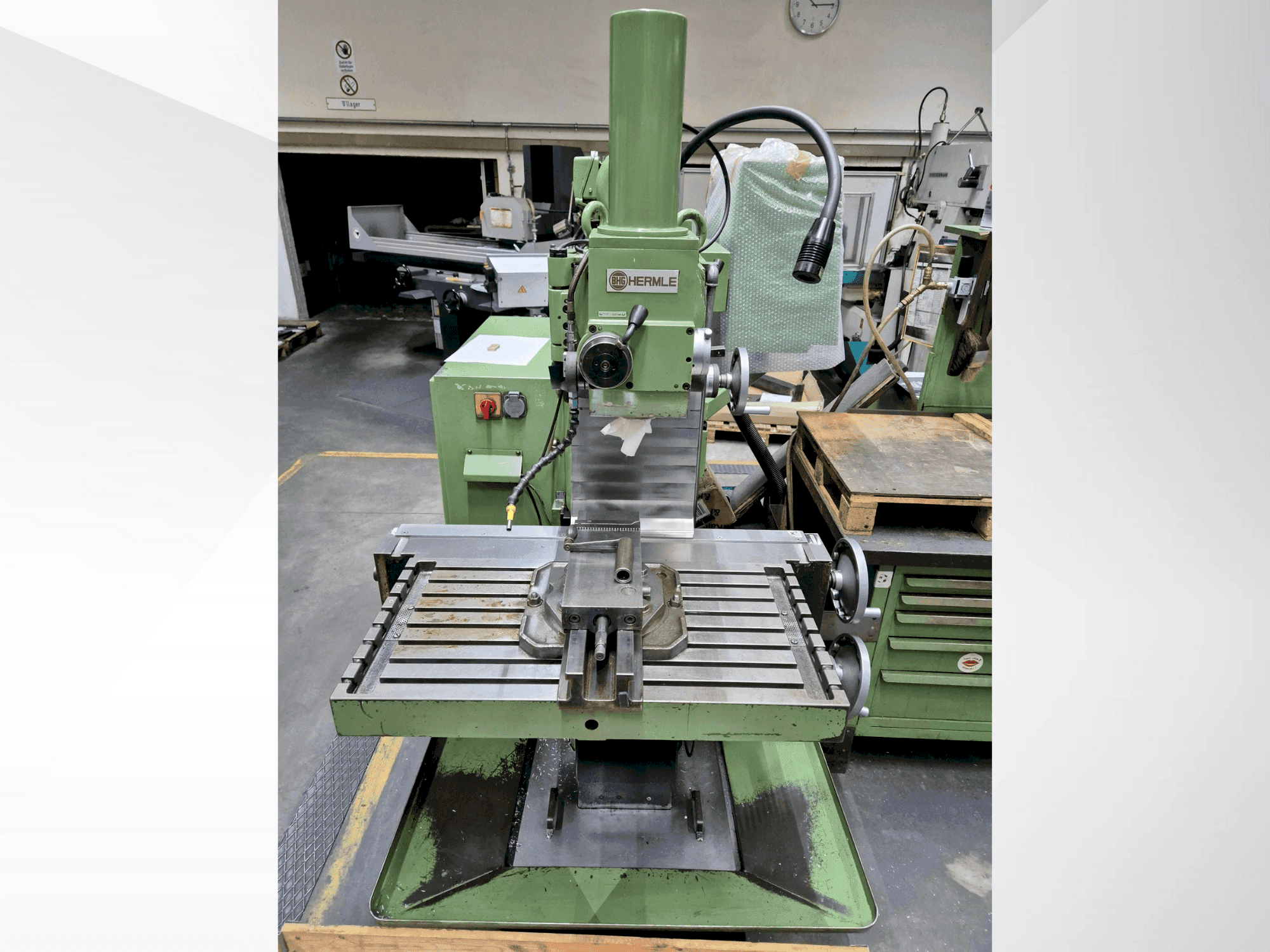 HERMLE UWF 801 Mašinos vaizdas iš priekio