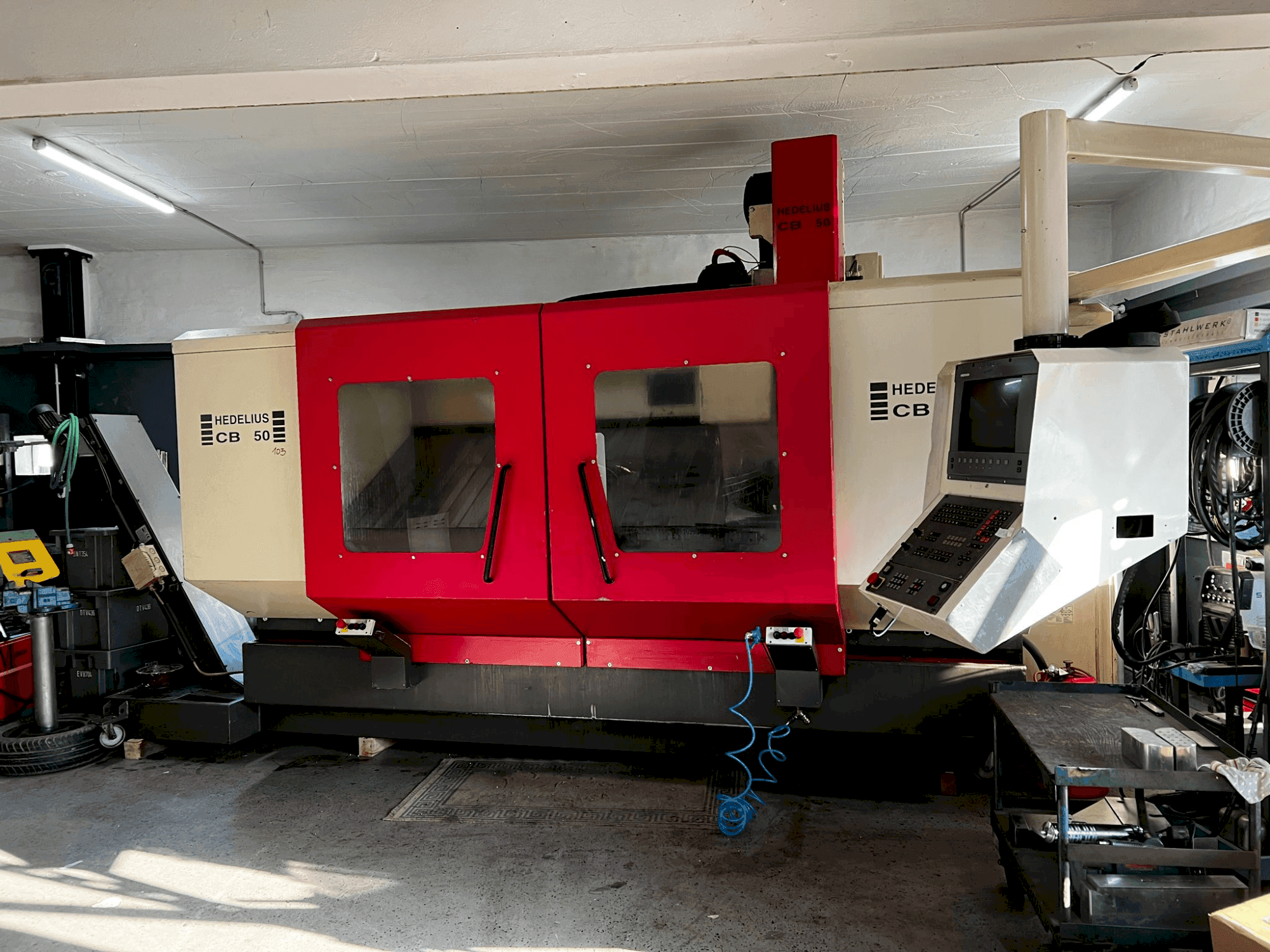 HEDELIUS CB 50 Mašinos vaizdas iš priekio