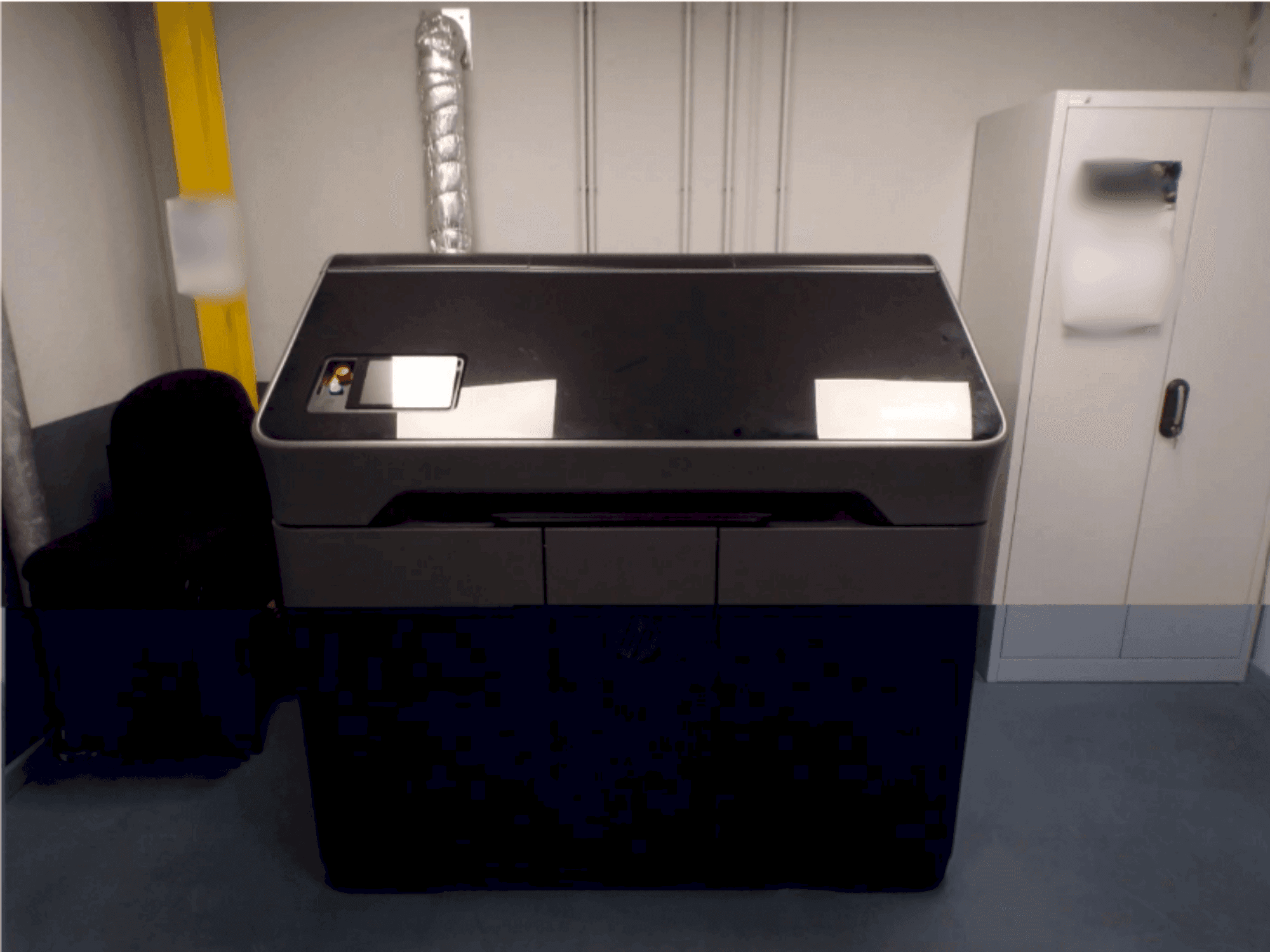 HP Jet Fusion MJF 580 color Mašinos vaizdas iš priekio