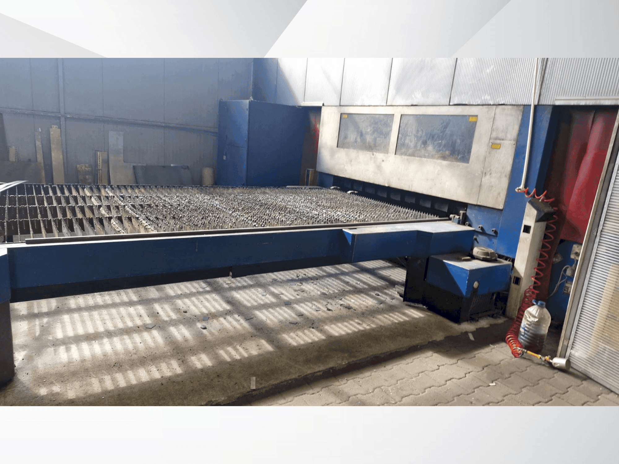 TRUMPF TRUMATIC L 4030 Mašinos vaizdas iš priekio