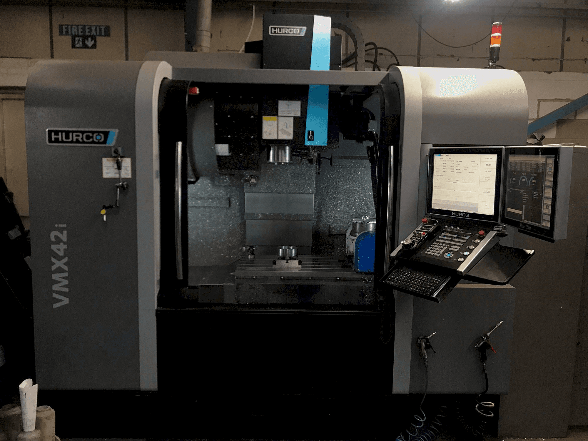 Hurco VMX42i Mašinos vaizdas iš priekio