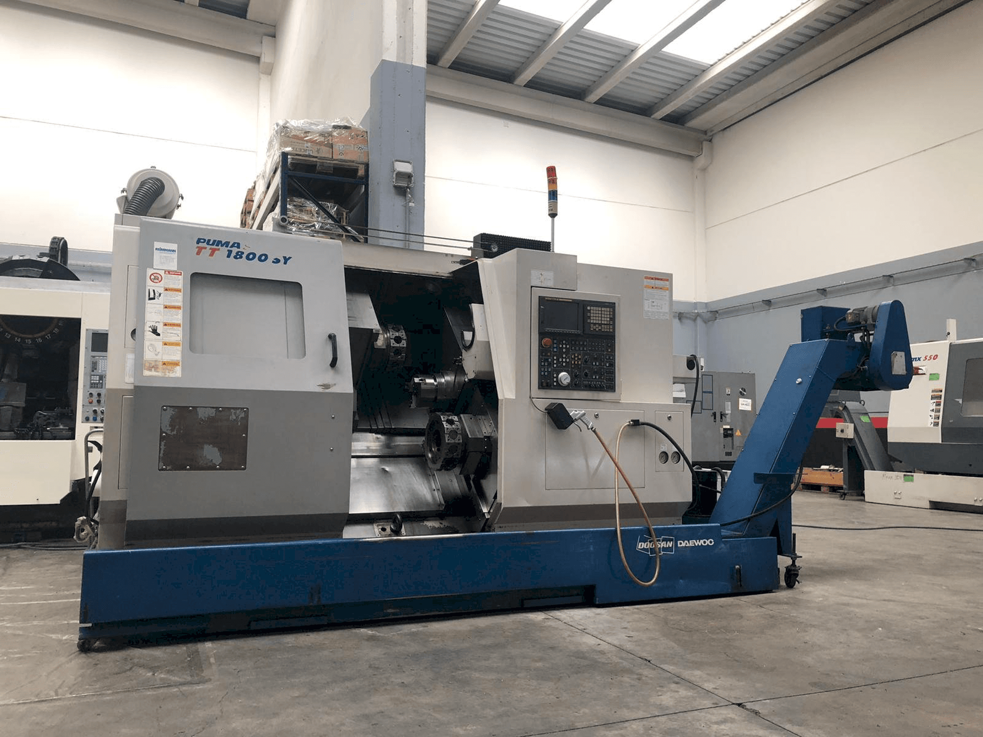 Doosan Puma TT1800SY Mašinos vaizdas iš priekio