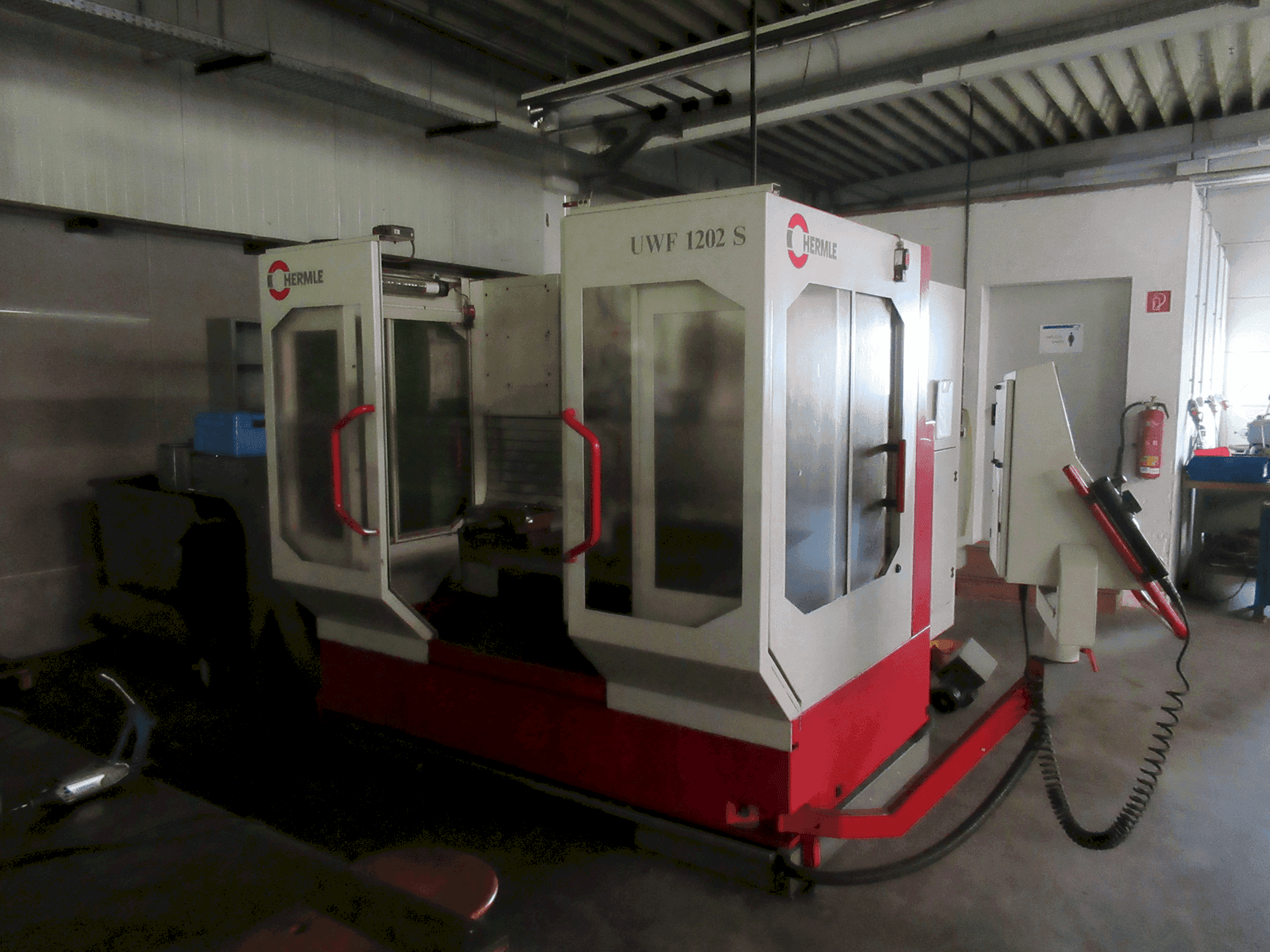 HERMLE UWF 1202 S Mašinos vaizdas iš priekio