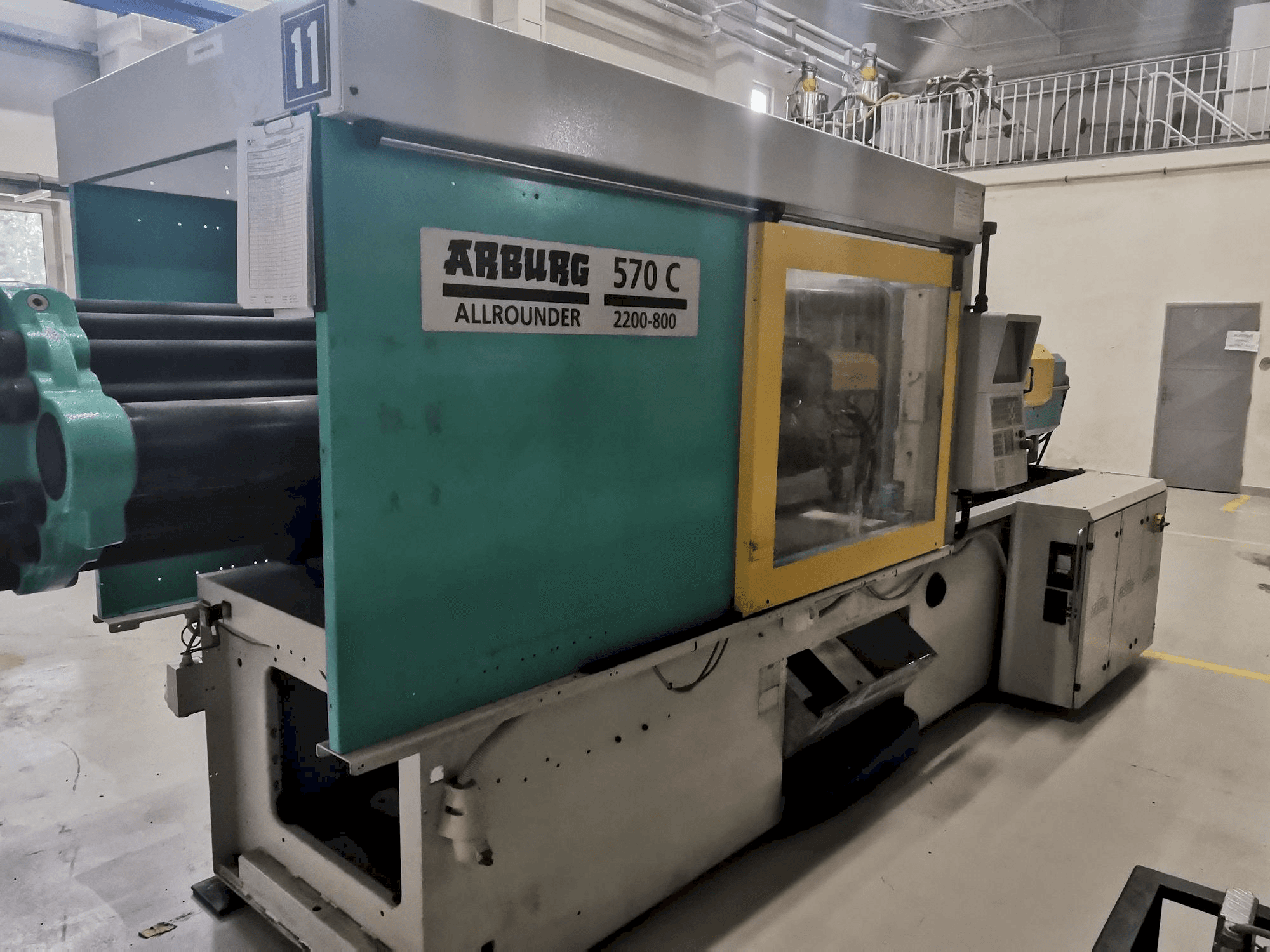 Arburg 570C 2200 - 800 Mašinos vaizdas iš priekio