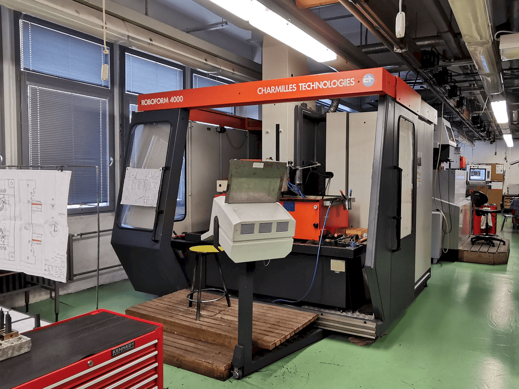 CHARMILLES Roboform 4000 Mašinos vaizdas iš priekio