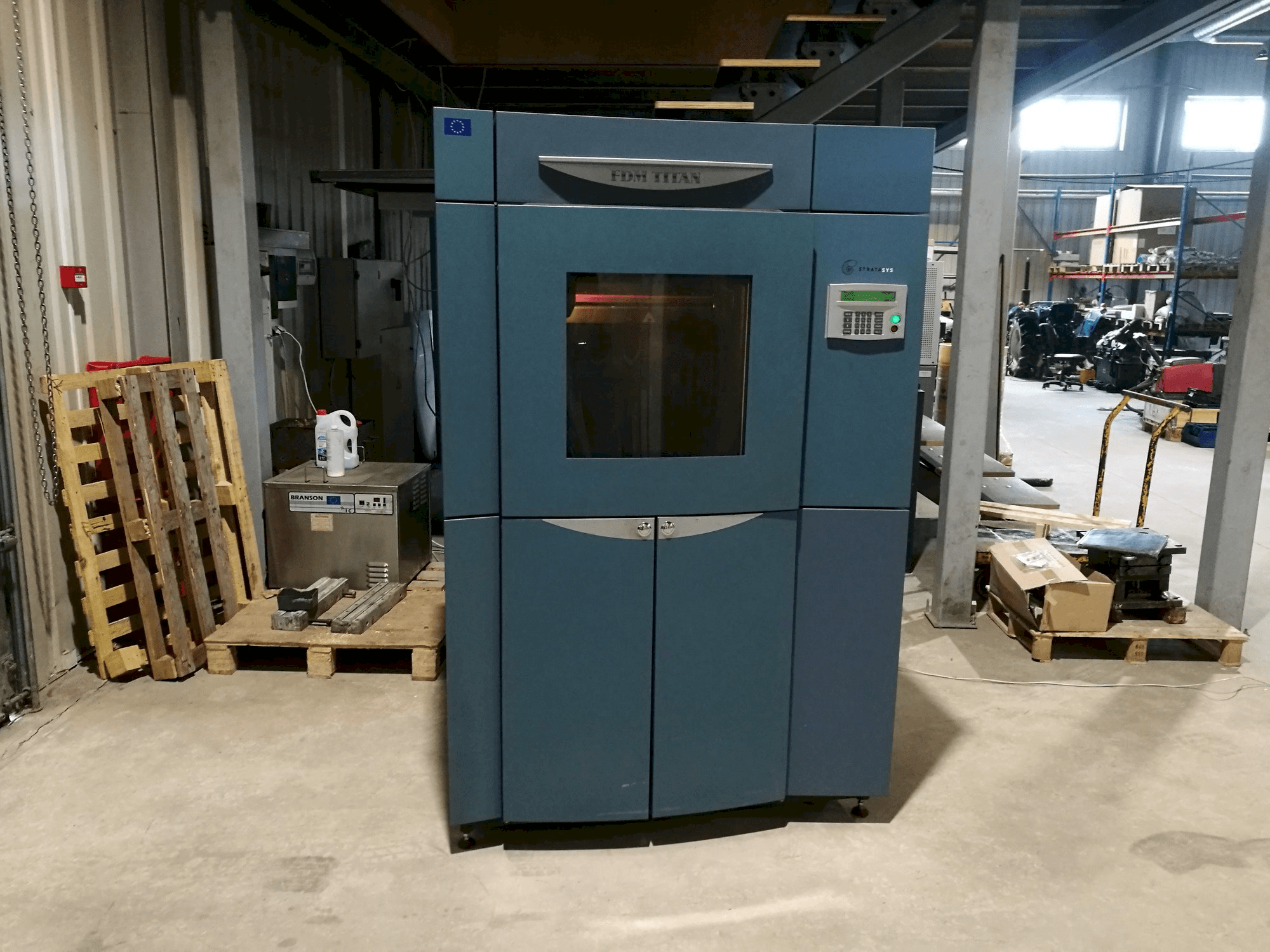 Stratasys FDM Titan Mašinos vaizdas iš priekio