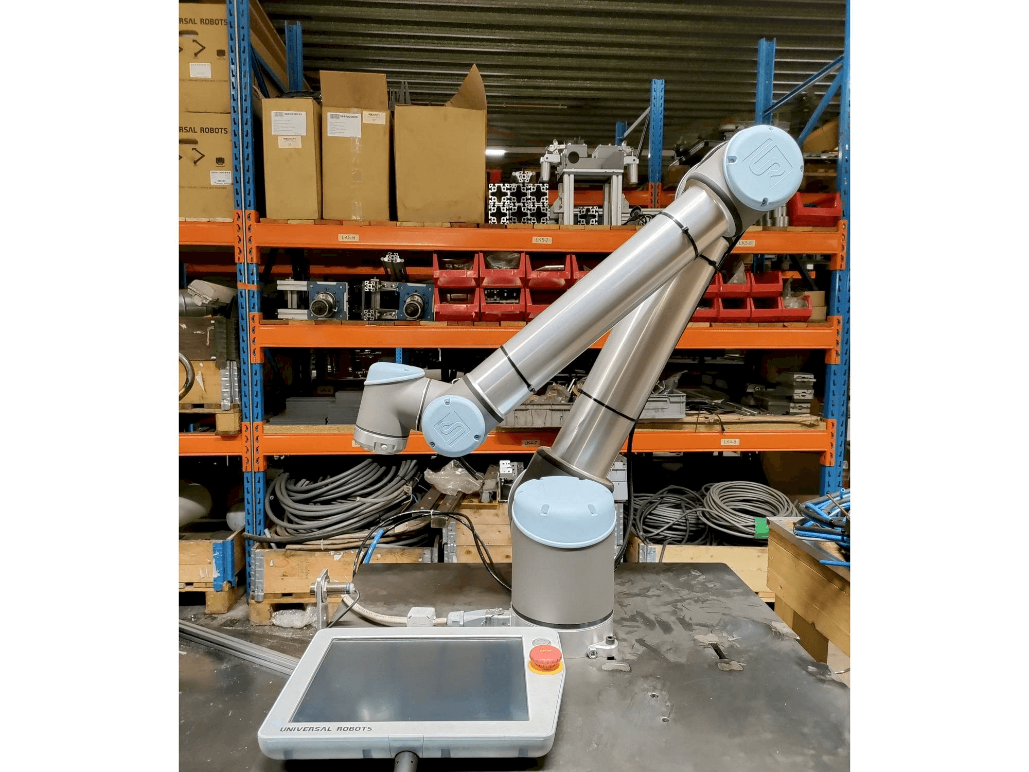 Universal Robots UR10 Mašinos vaizdas iš priekio