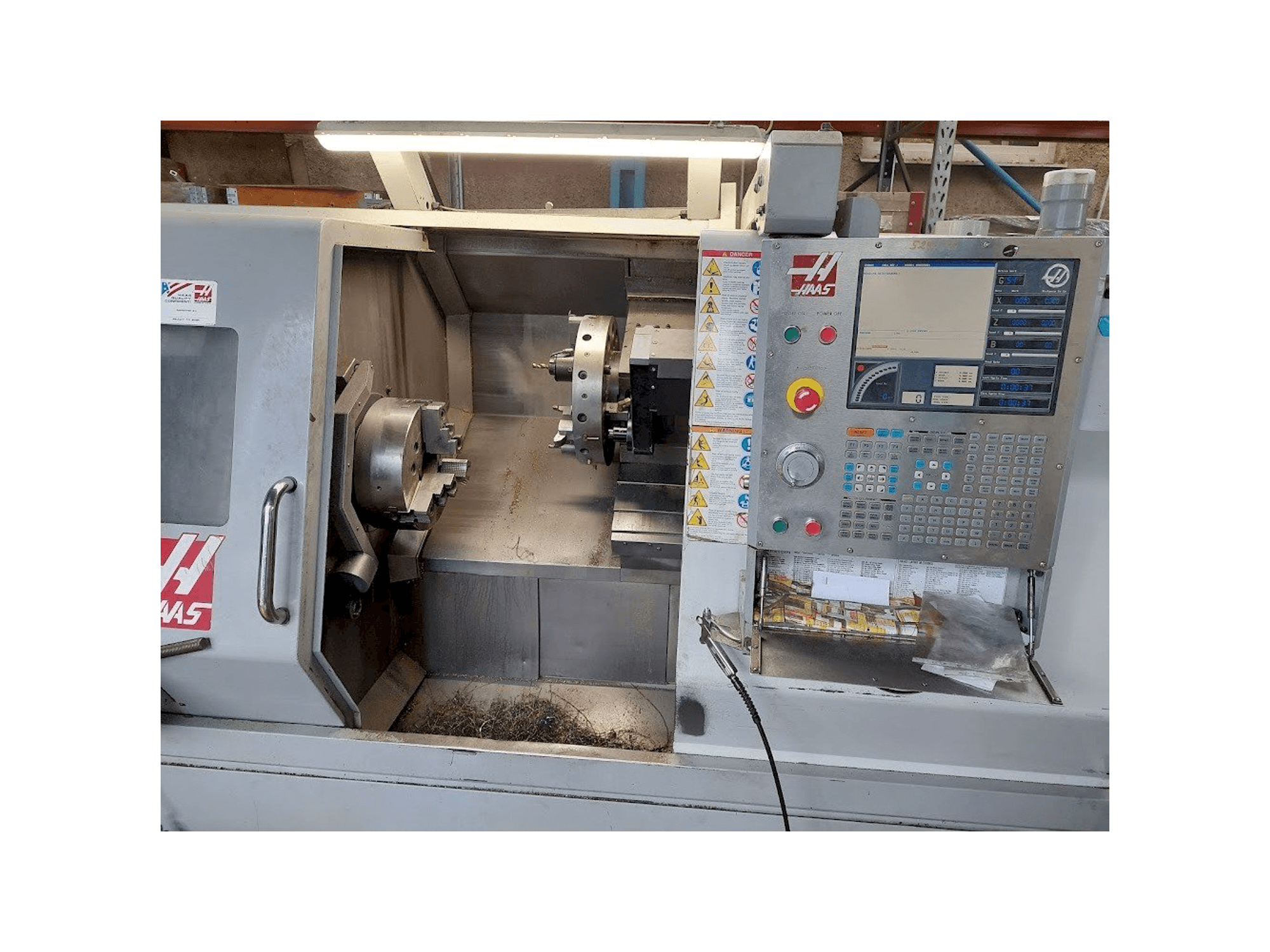 HAAS SL-30TBHE Mašinos vaizdas iš priekio