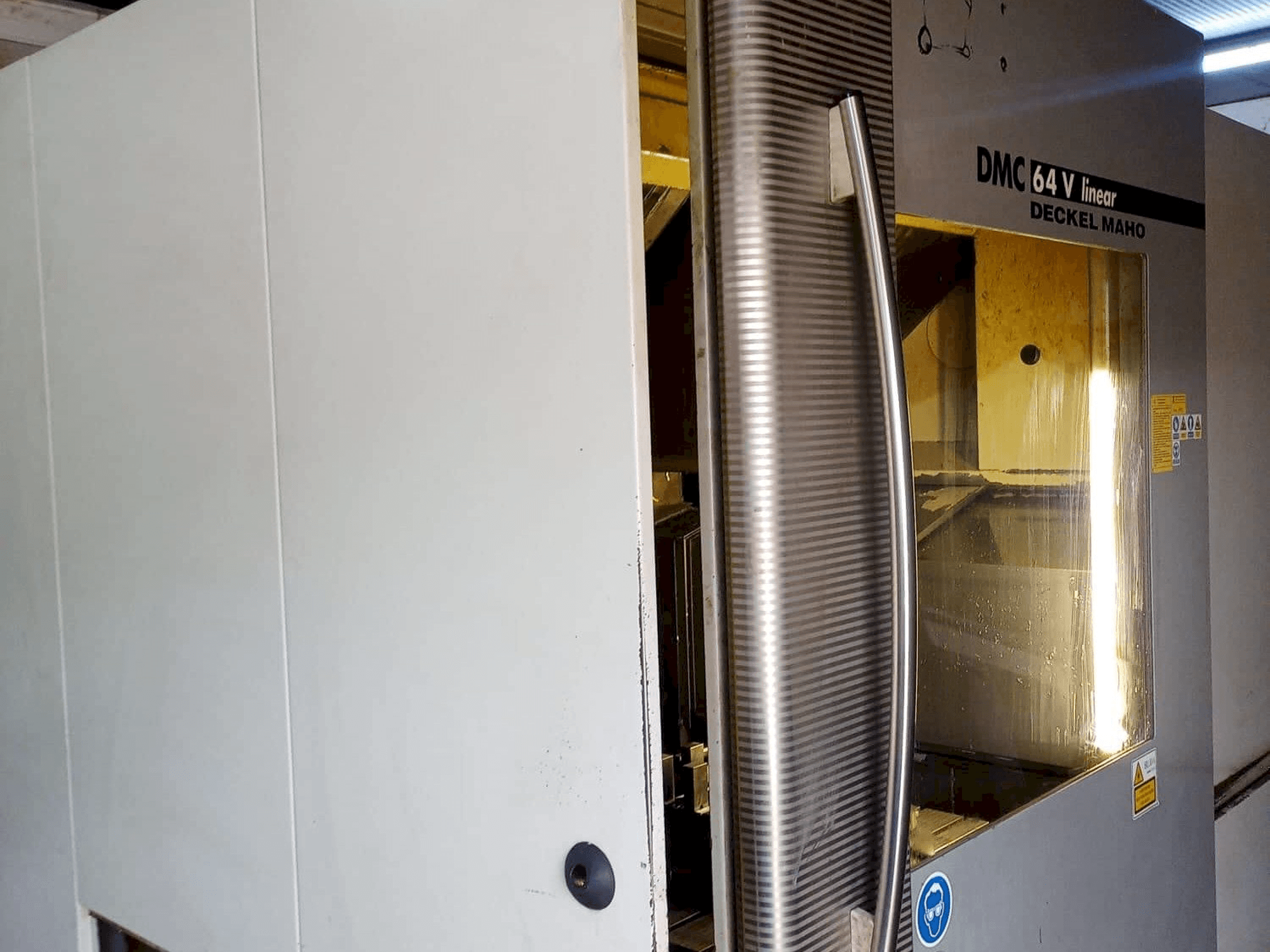 DECKEL MAHO 64v Linear Mašinos vaizdas iš priekio
