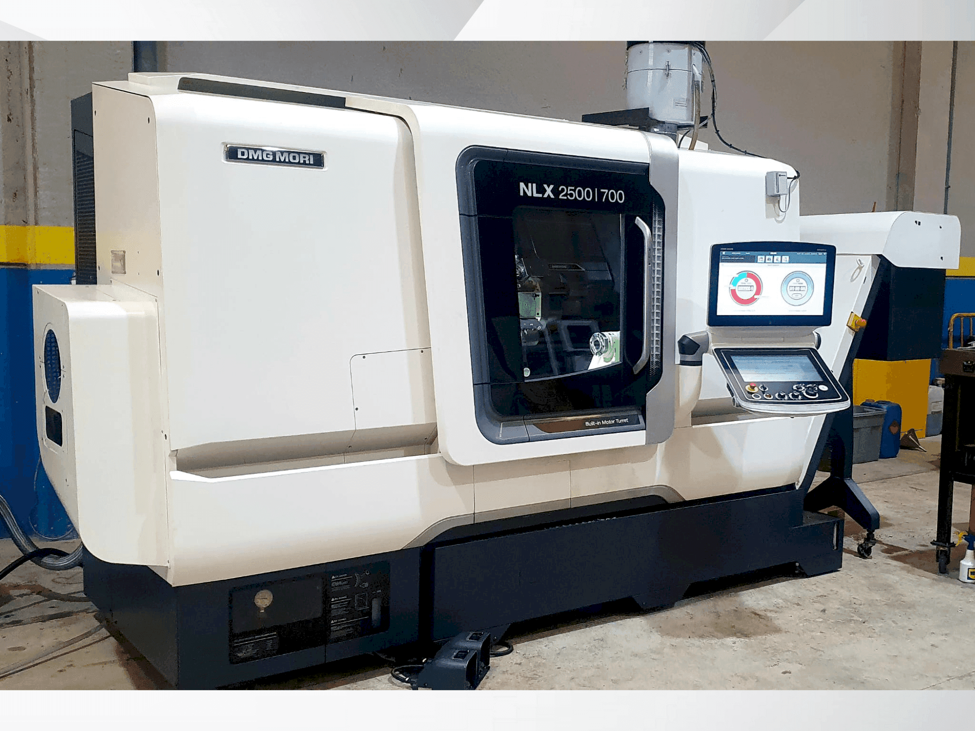 DMG MORI NLX2500Y/700 Mašinos vaizdas iš priekio