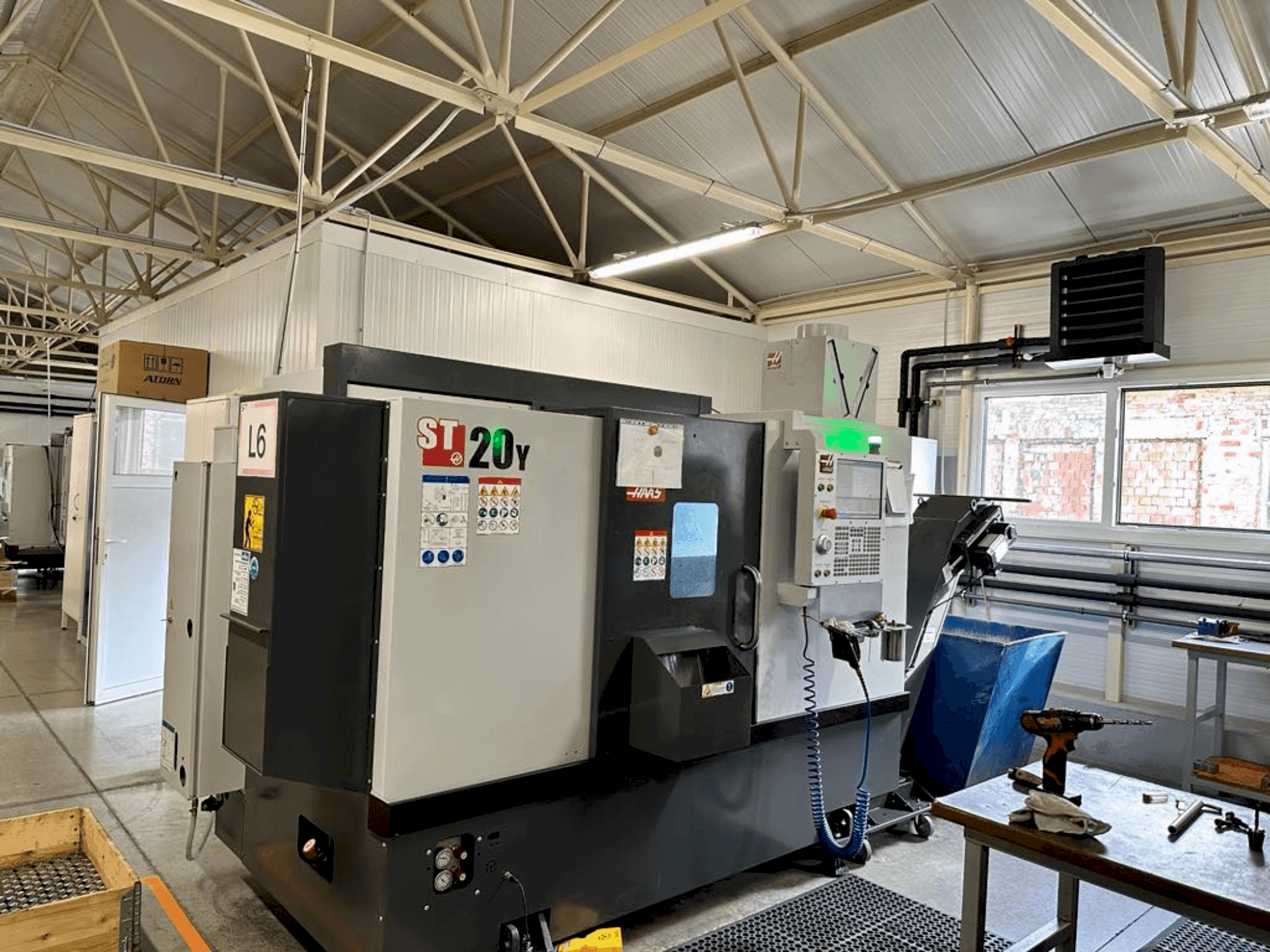 HAAS ST-20Y Mašinos vaizdas iš priekio