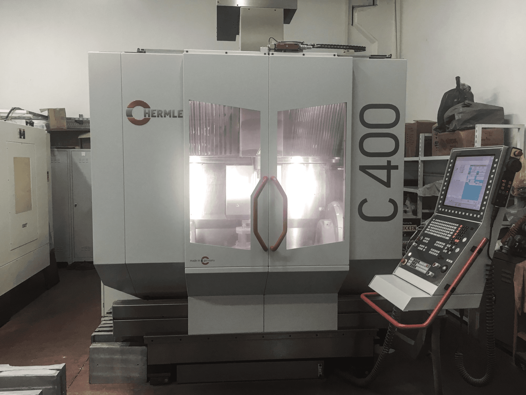 HERMLE C 400 U Mašinos vaizdas iš priekio