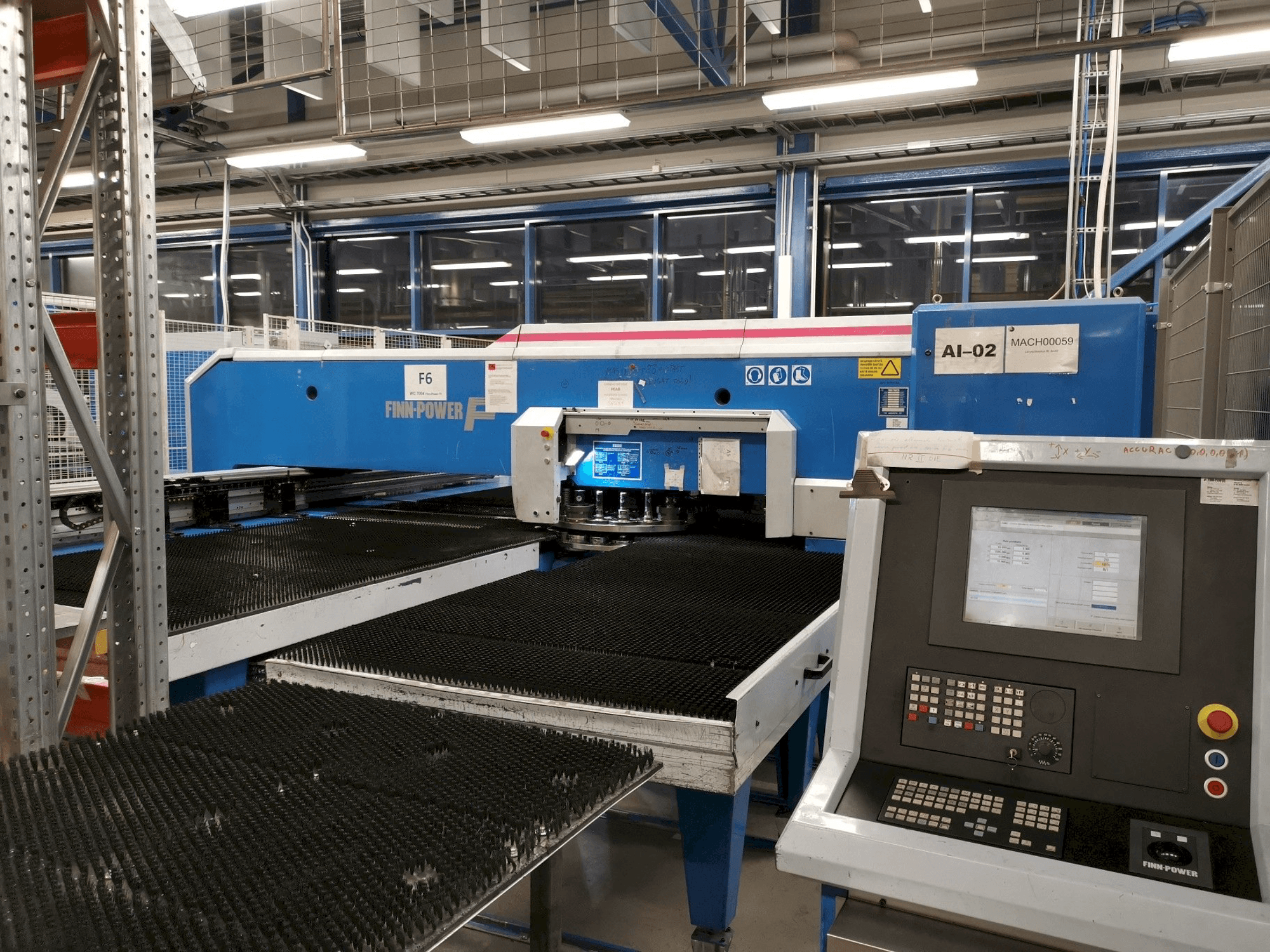 Finn-Power F6SU Mašinos vaizdas iš priekio