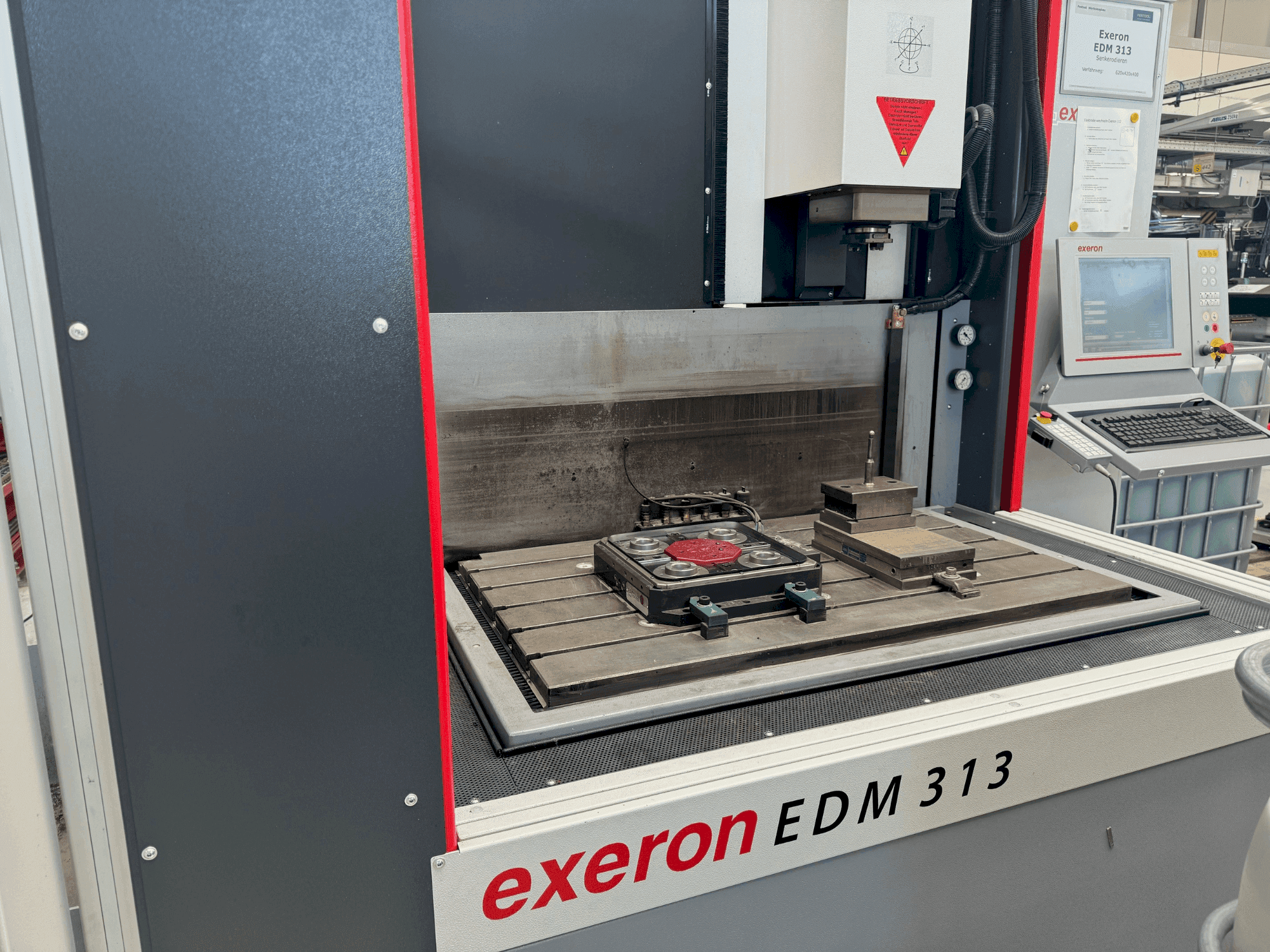 Exeron EDM 313 Mašinos vaizdas iš priekio