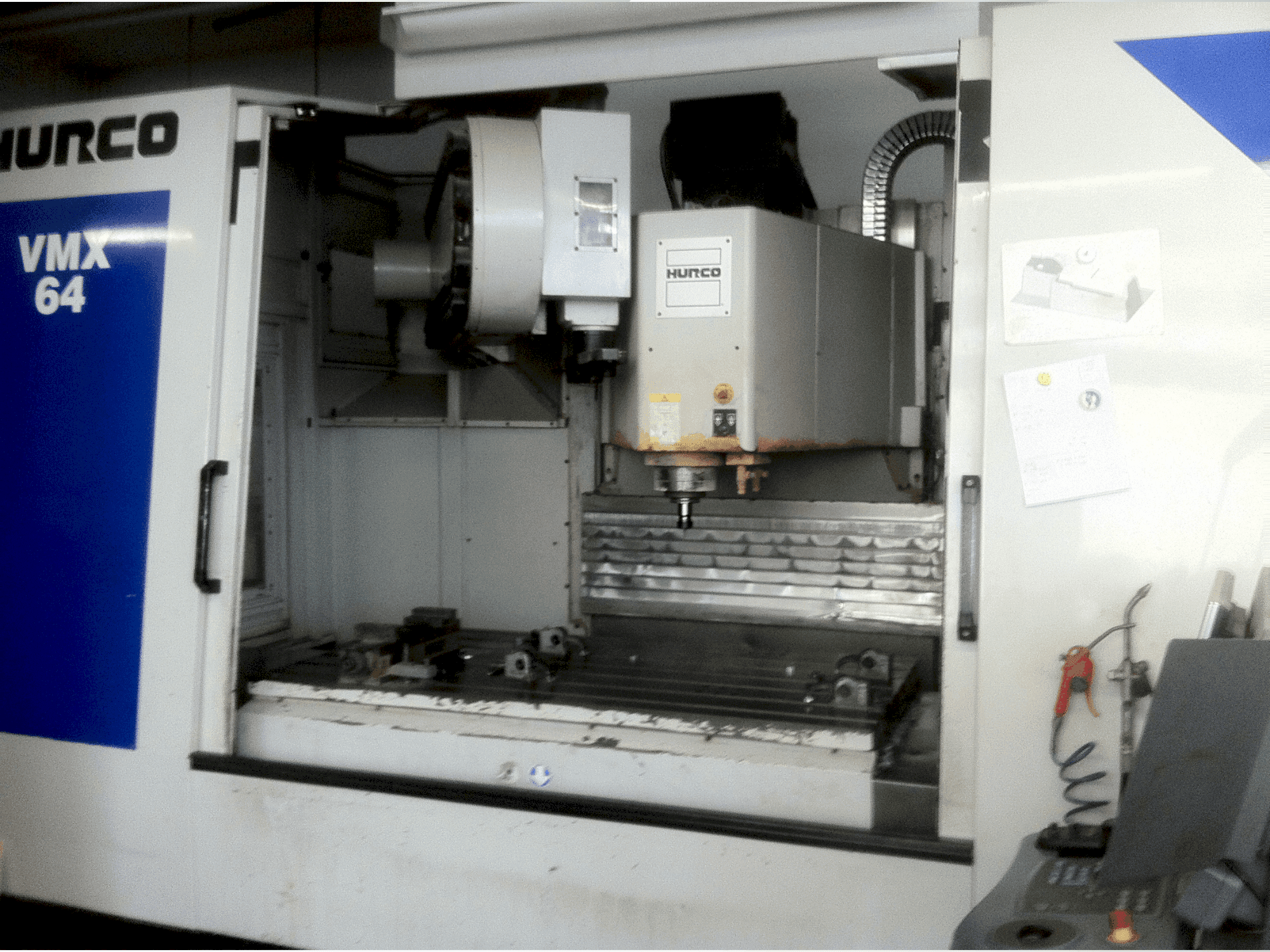 Hurco VMX 64/50T Mašinos vaizdas iš priekio