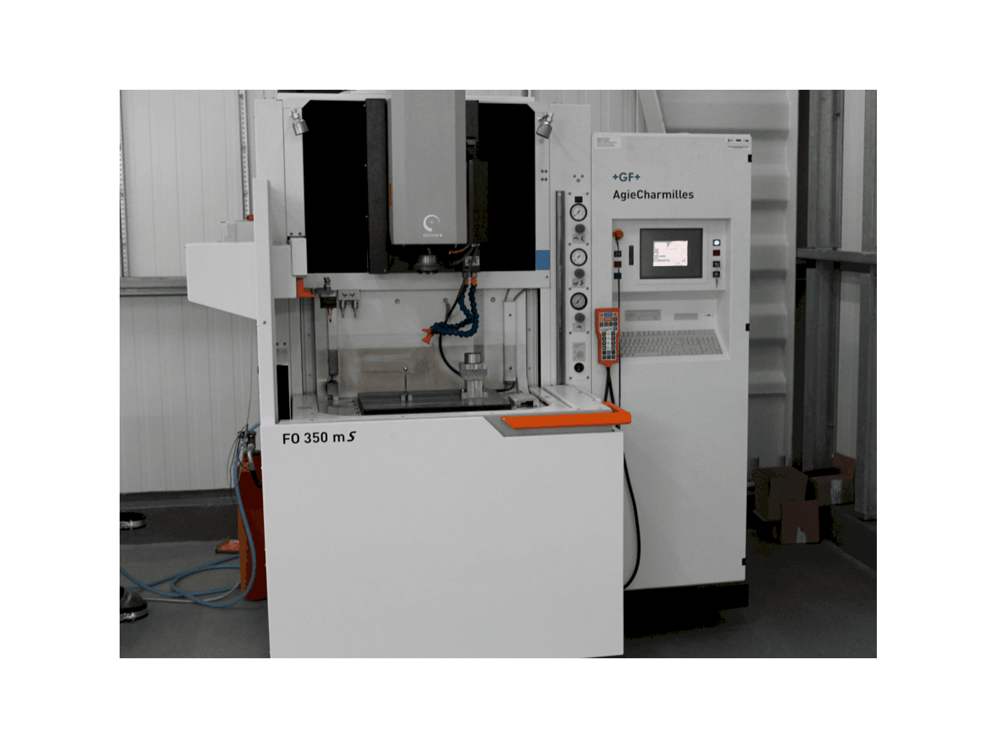 AgieCharmilles FO350MS Mašinos vaizdas iš priekio