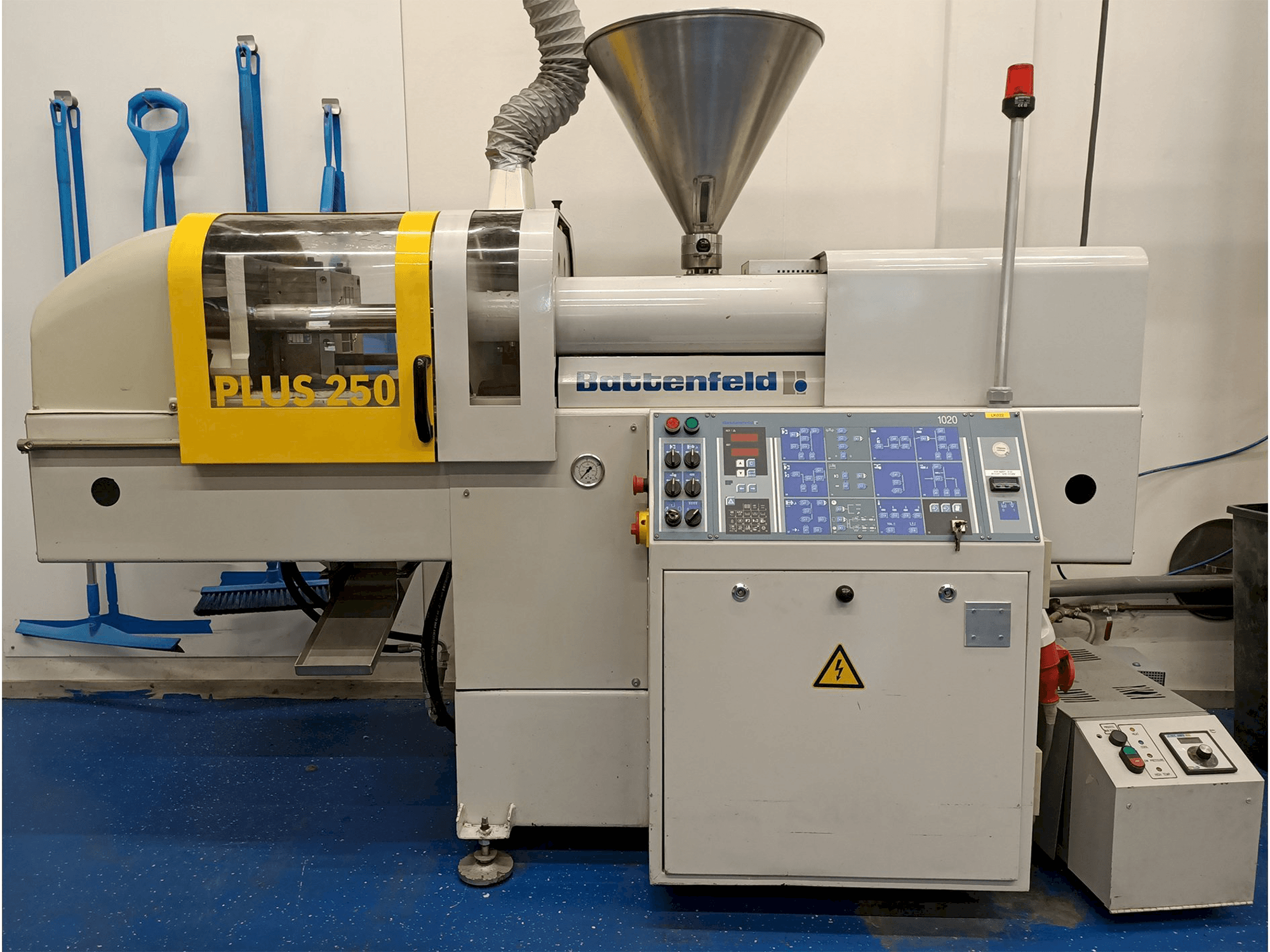Battenfeld PLUS 250/50 Mašinos vaizdas iš priekio
