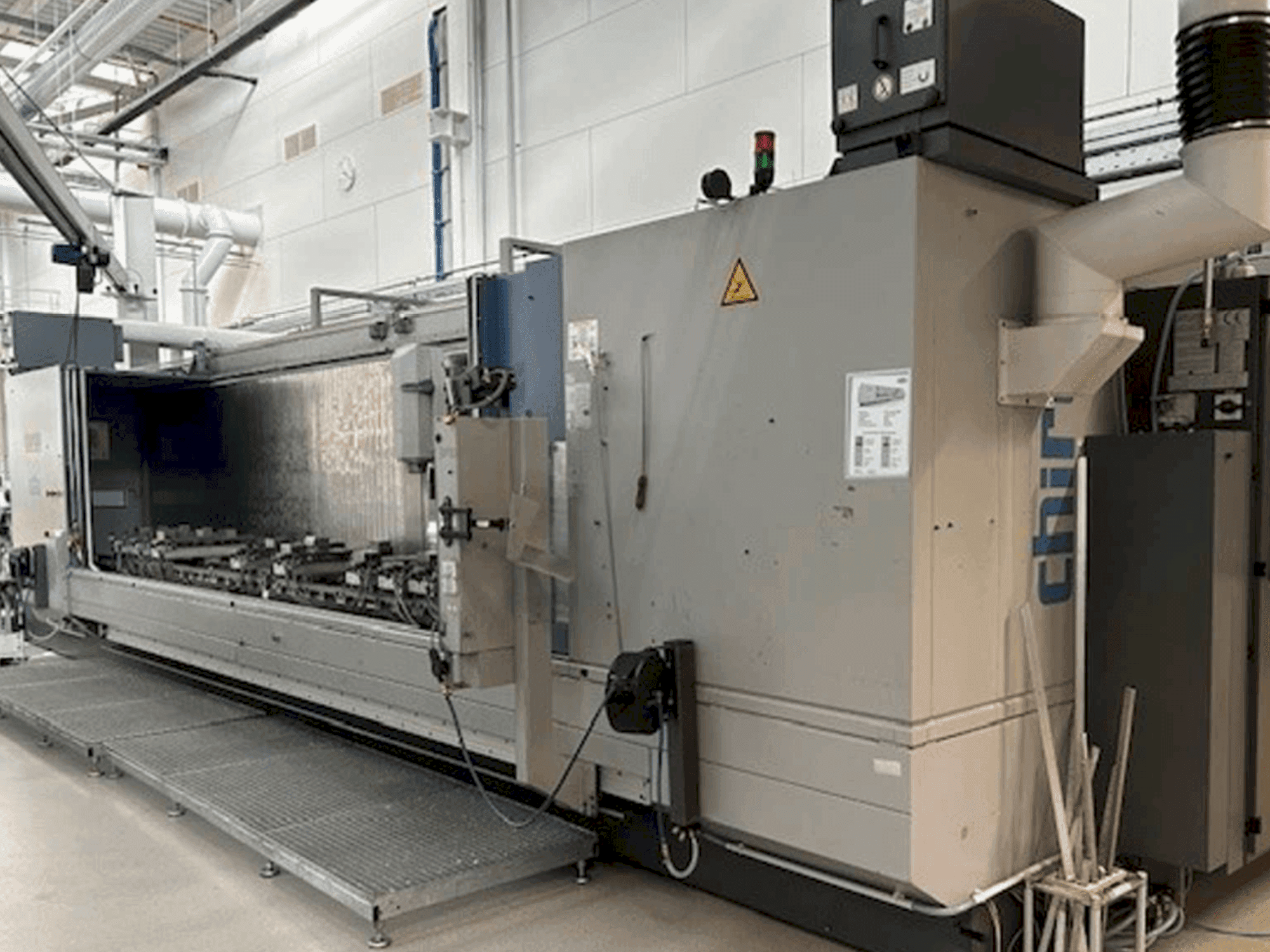 CHIRON Mill 6000 SK Mašinos vaizdas iš priekio