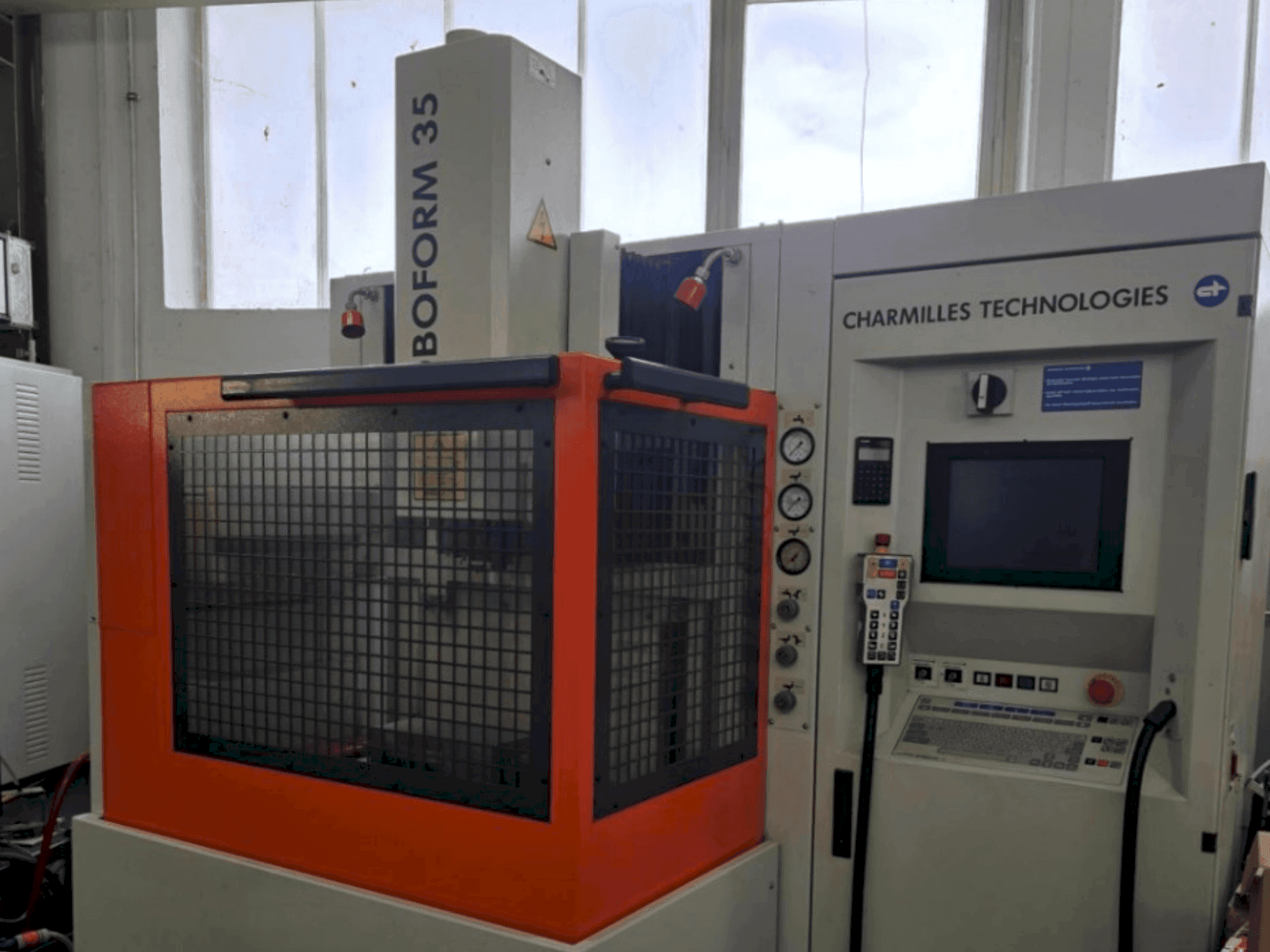 CHARMILLES Roboform 35 Mašinos vaizdas iš priekio