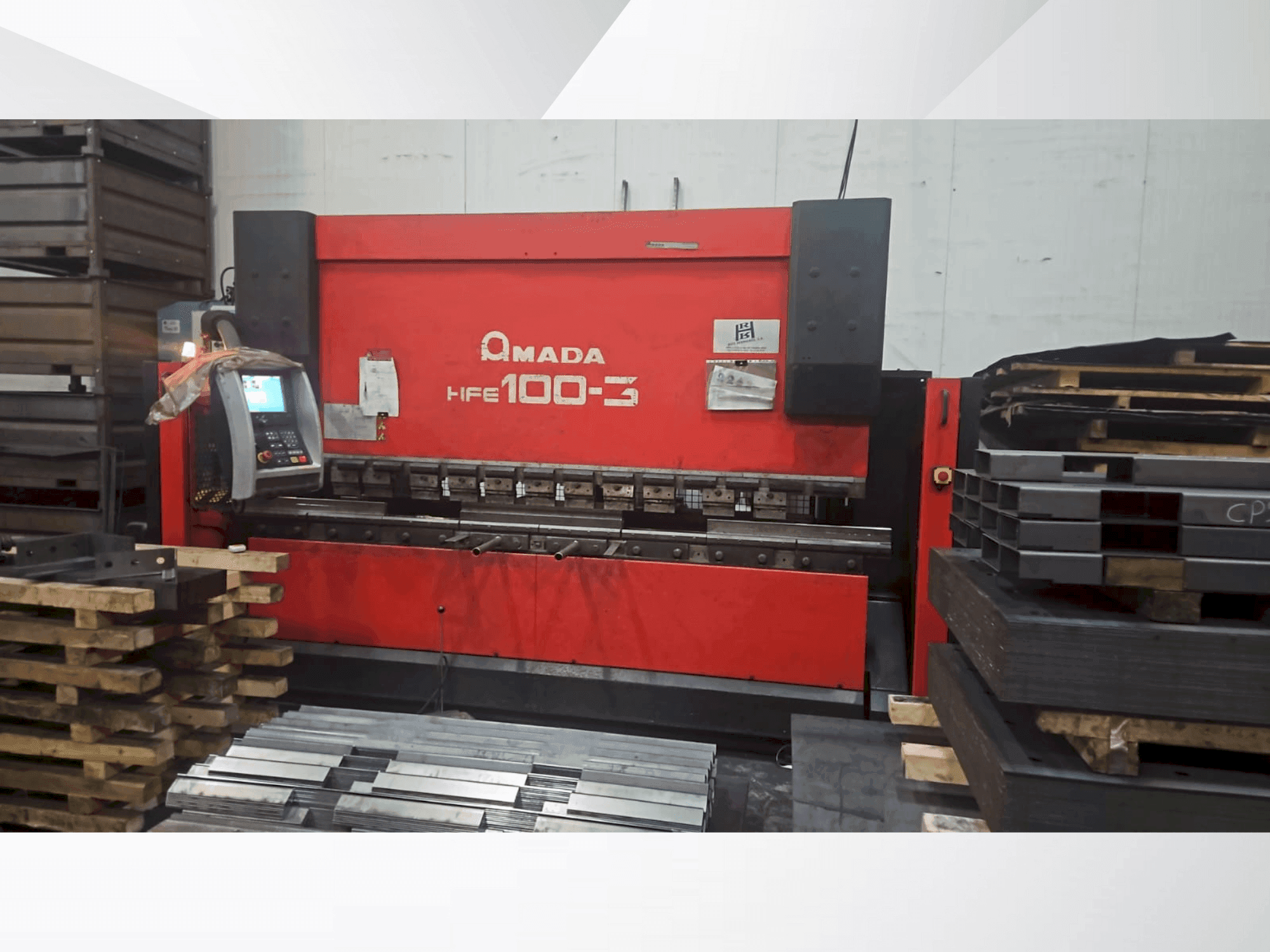 AMADA HFE 100-3 Mašinos vaizdas iš priekio