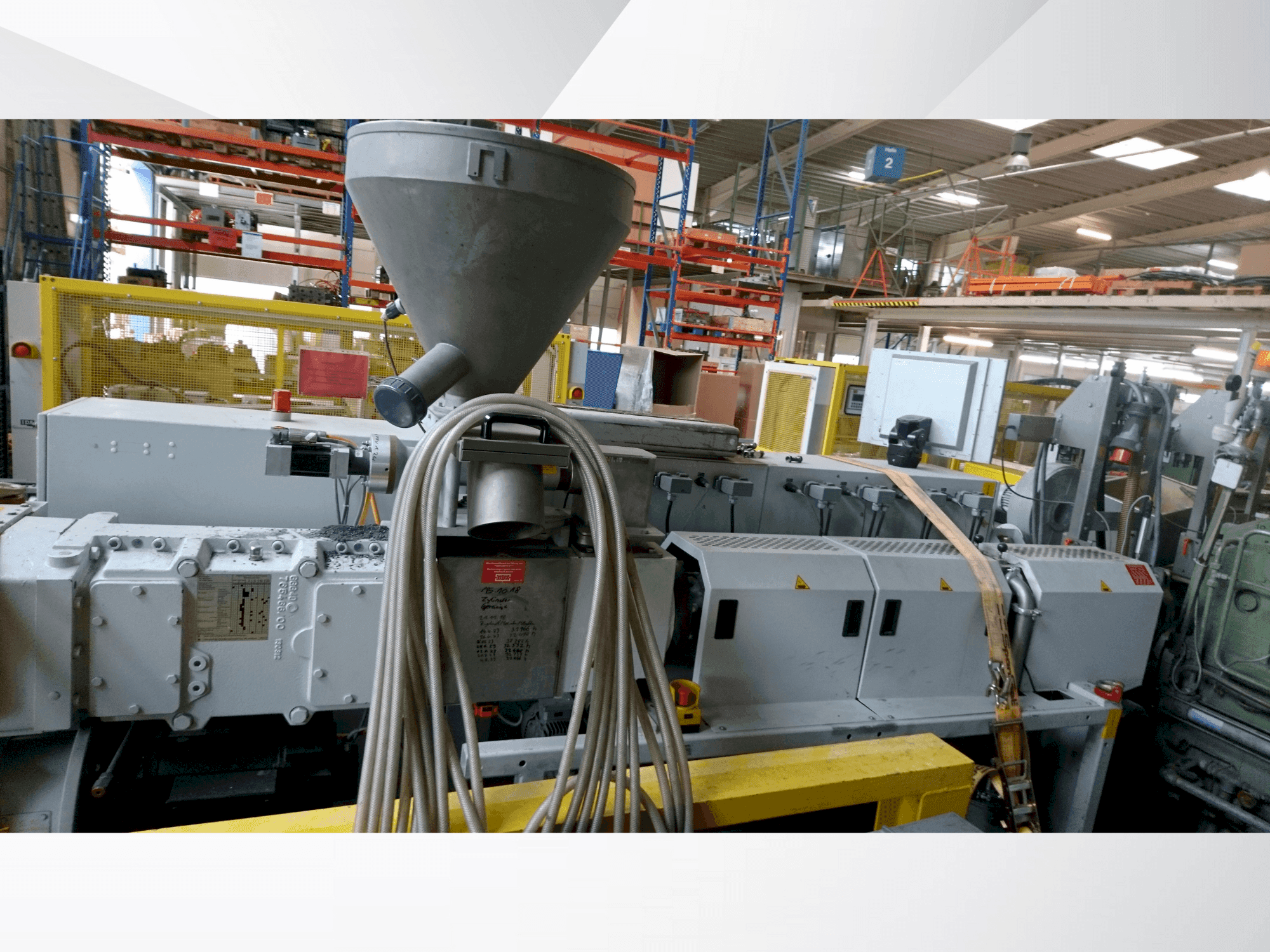 Krauss Maffei KMD 75 XS/P Mašinos vaizdas iš priekio