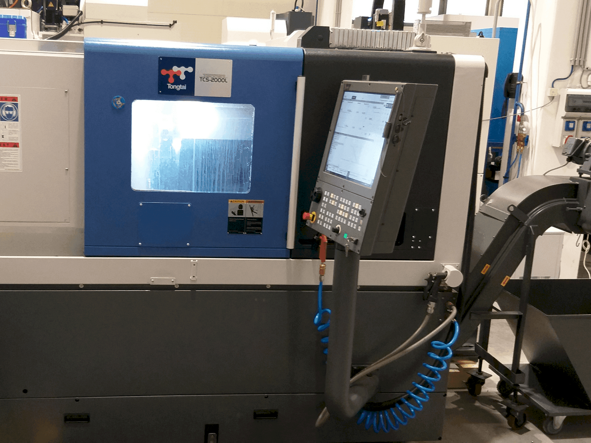 Tongtai TCS2000L Mašinos vaizdas iš priekio