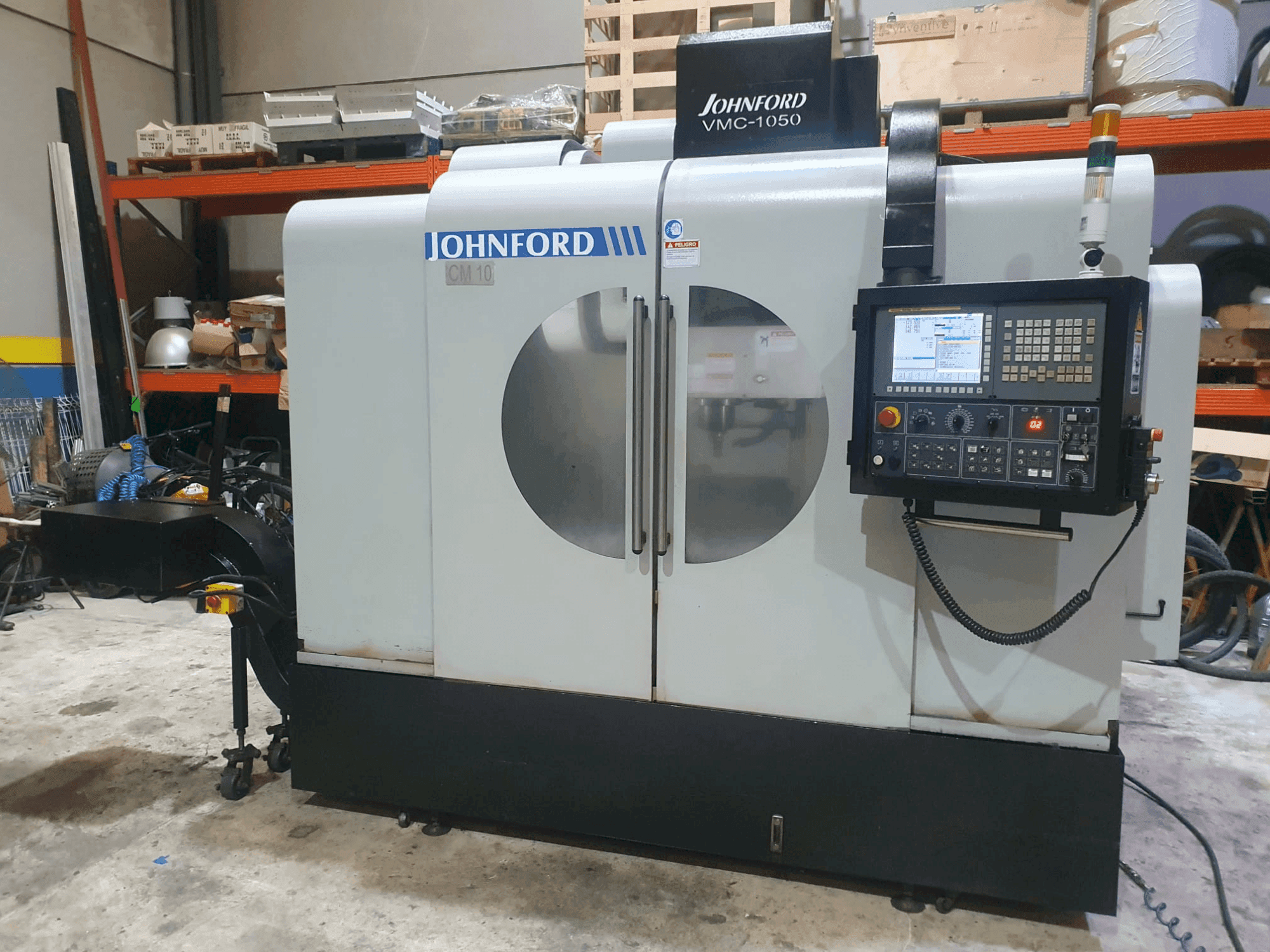 Johnford VMC-1050 Mašinos vaizdas iš priekio