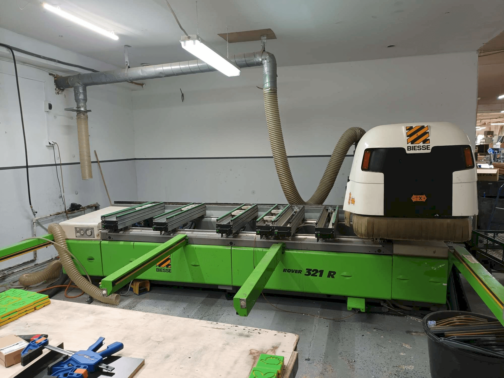 BIESSE Rover 321R Mašinos vaizdas iš priekio