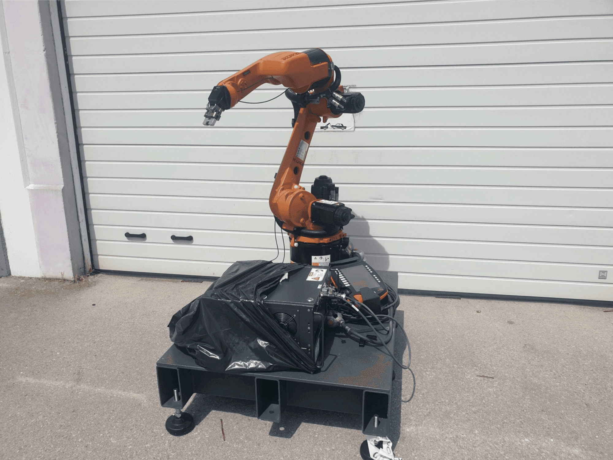 KUKA KR 8 R1420 Mašinos vaizdas iš priekio