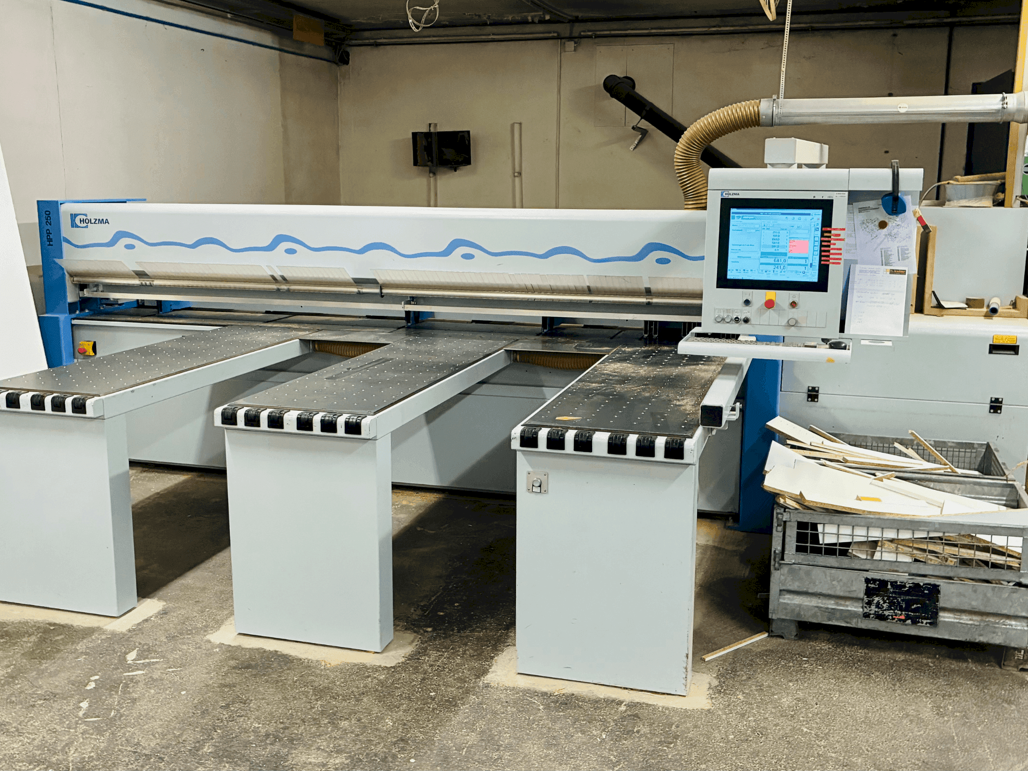 HOLZMA HPP 250/38/38 Mašinos vaizdas iš priekio