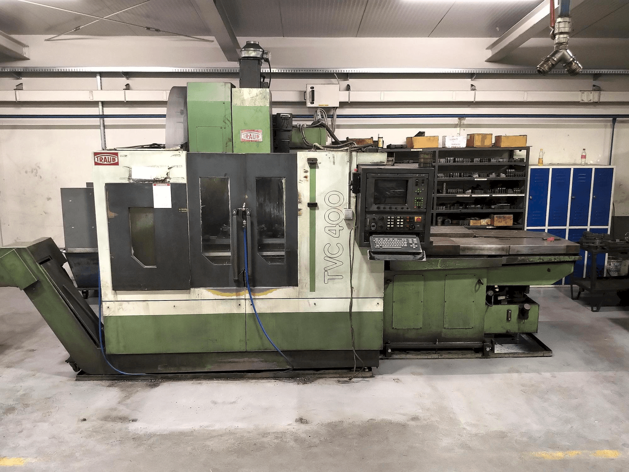 TRAUB TVC 400 P Mašinos vaizdas iš priekio