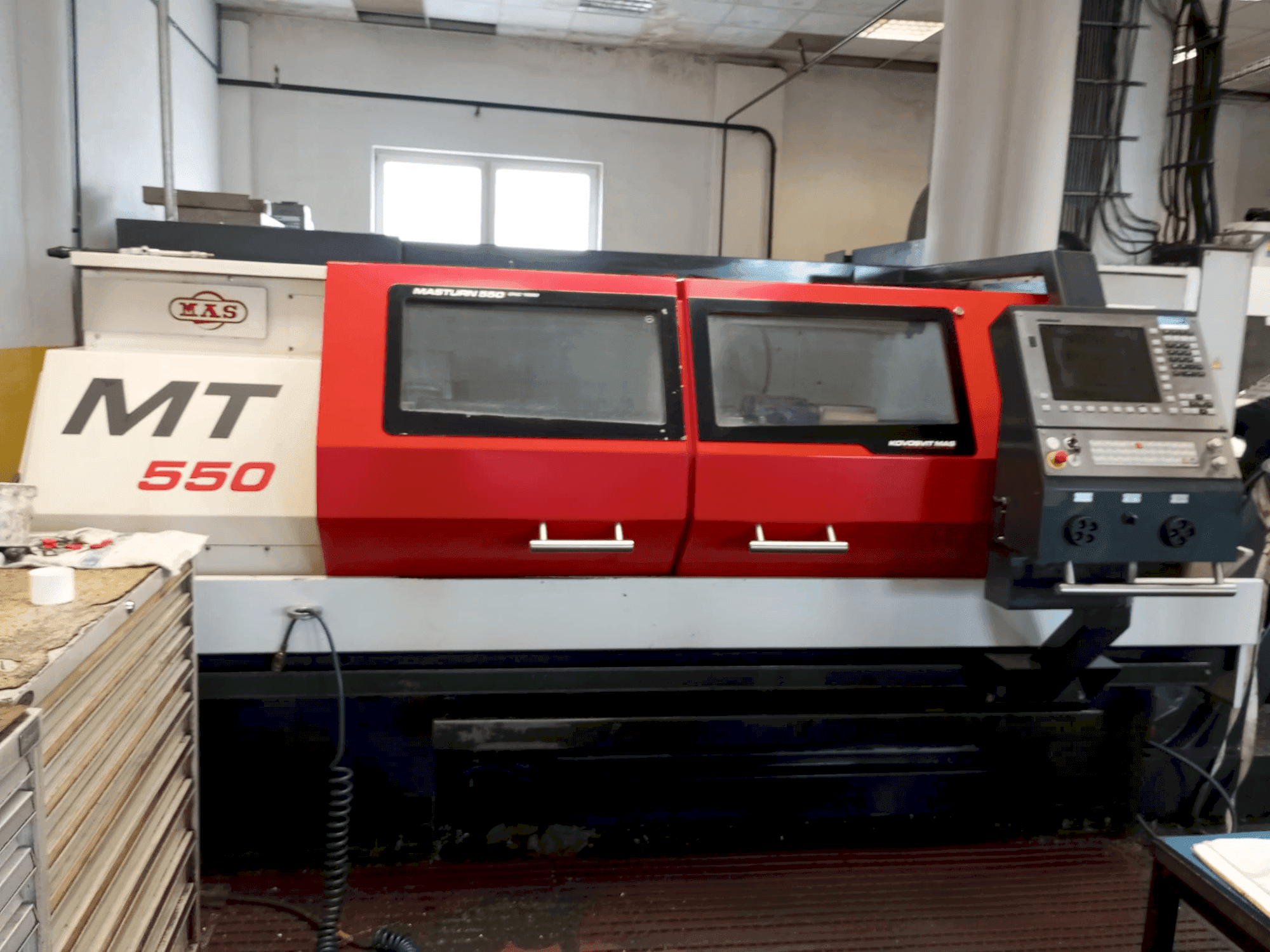 KOVOSVIT MAS MASTURN 550i CNC 1500 Mašinos vaizdas iš priekio