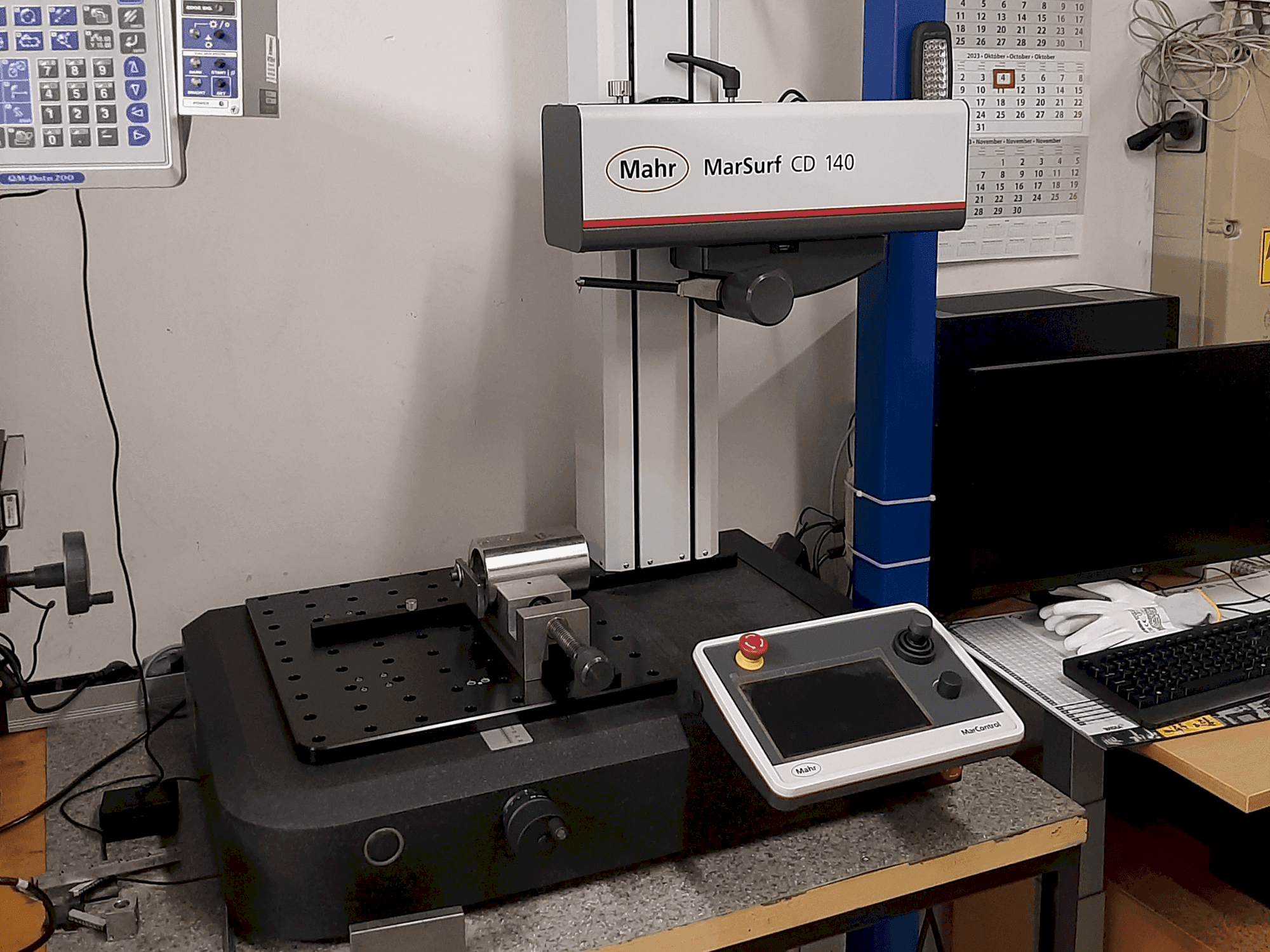 MAHR MarSurf CD 140 Mašinos vaizdas iš priekio