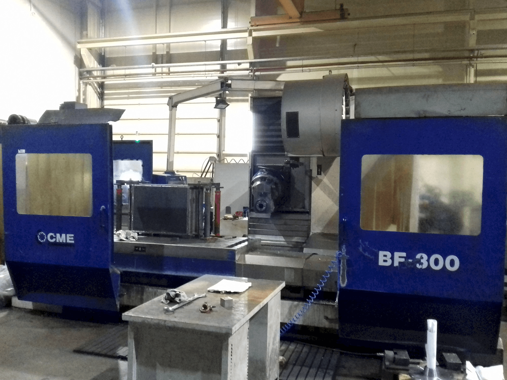 CME Mašinos vaizdasBF-300 iš priekio