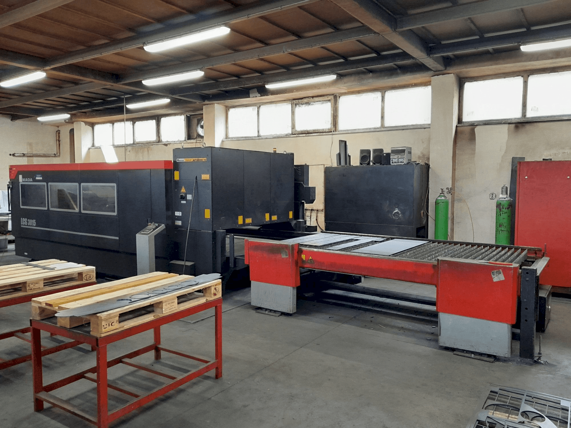 AMADA LCG 3015 Mašinos vaizdas iš priekio