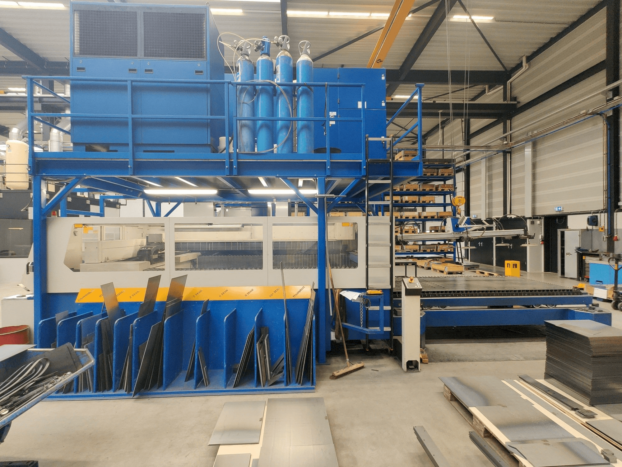 Trumpf Trumatic L 3030 Mašinos vaizdas iš kairės pusės