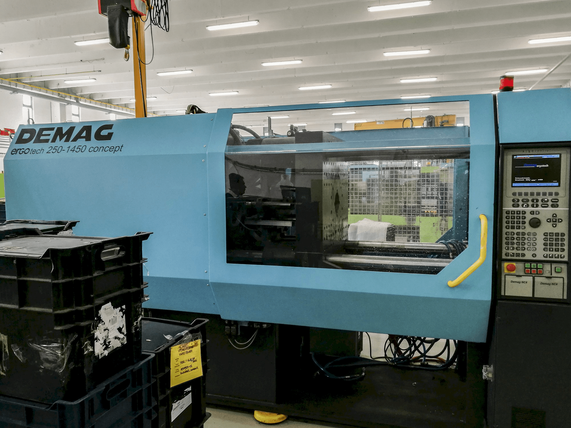 DEMAG Ergotech concept 2500-1450 Mašinos vaizdas iš priekio