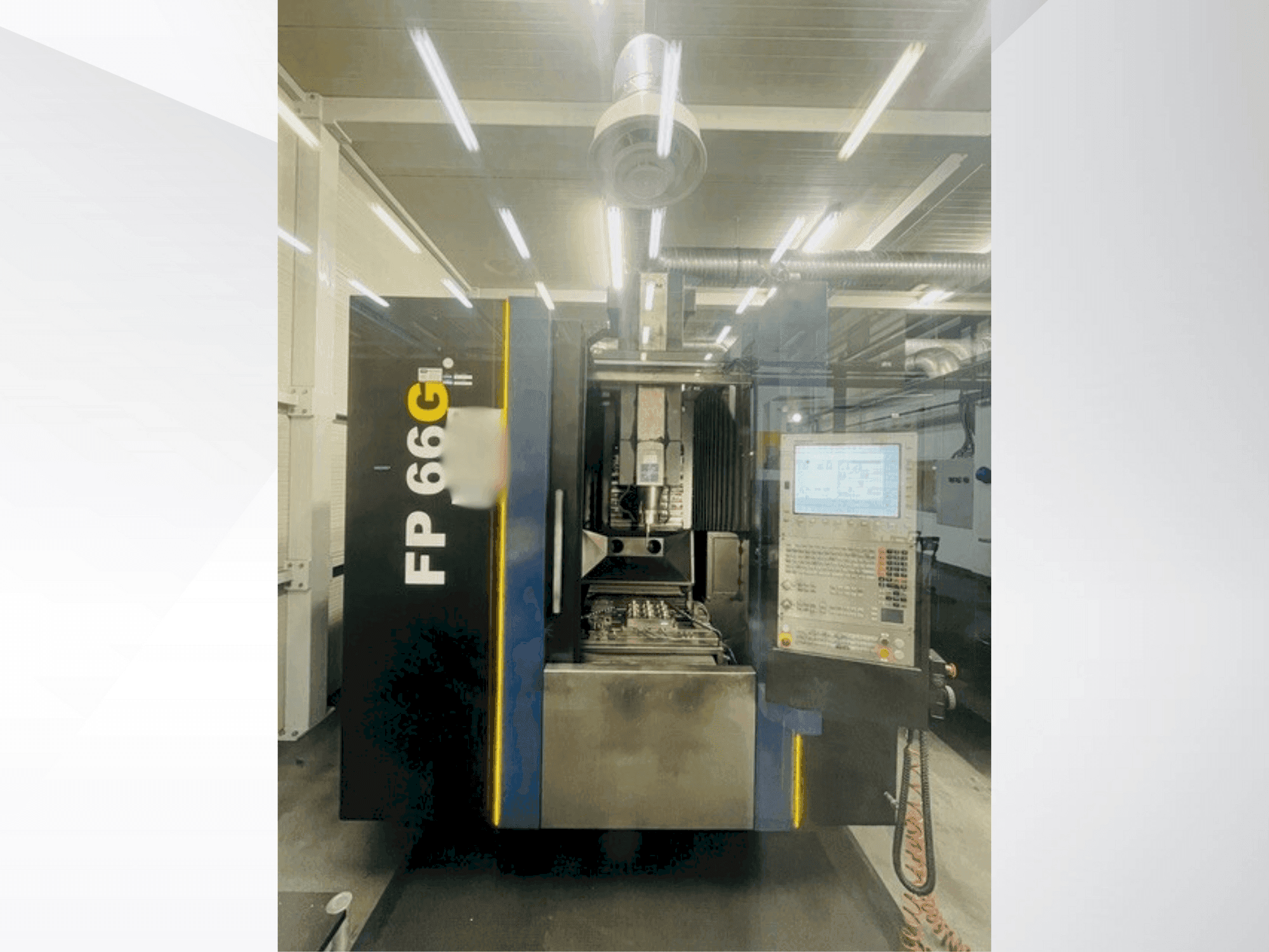 YCM FP 66G Mašinos vaizdas iš priekio