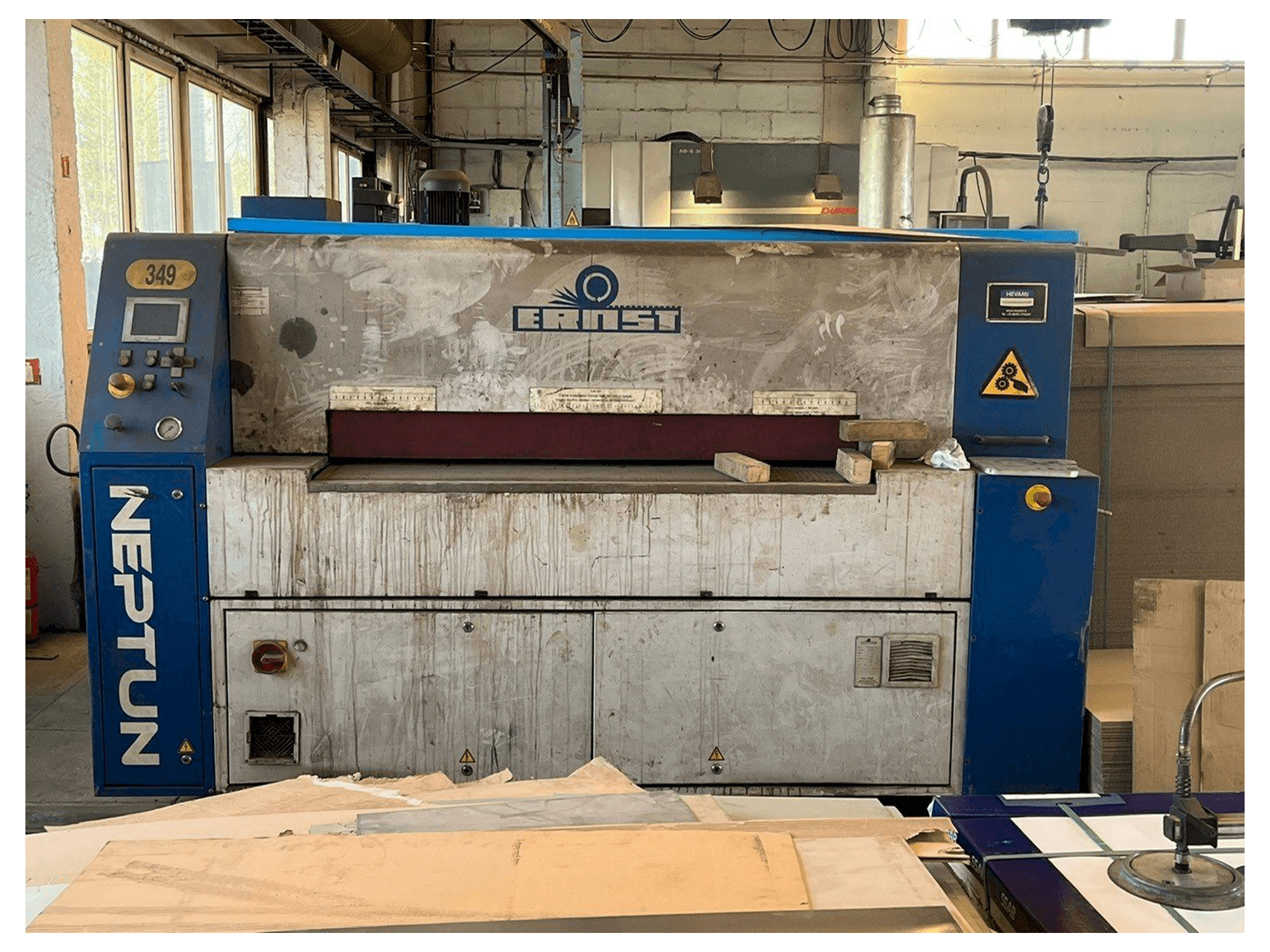 ERNST Neptun E/B Mašinos vaizdas iš priekio